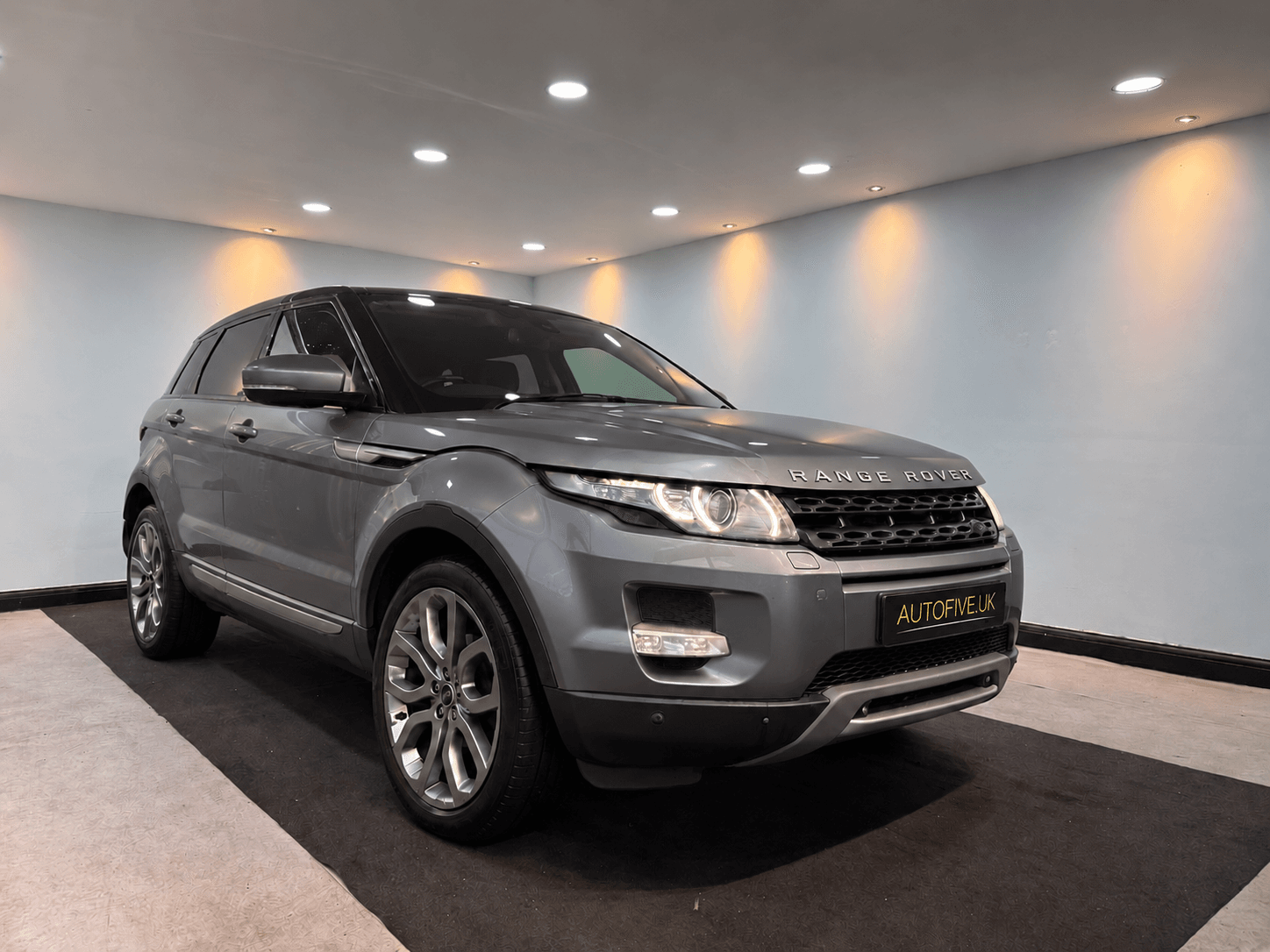 Land Rover Range Rover Evoque - image 1 of 23