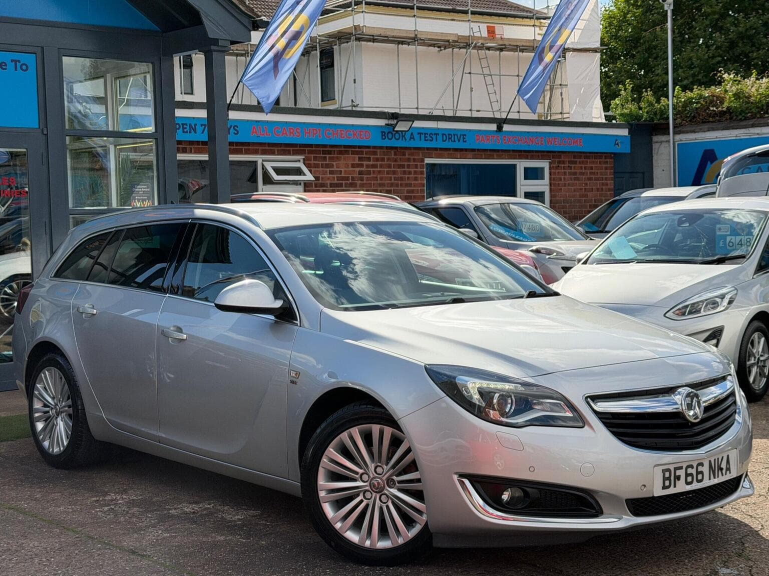 Vauxhall Insignia - image 1 of 65