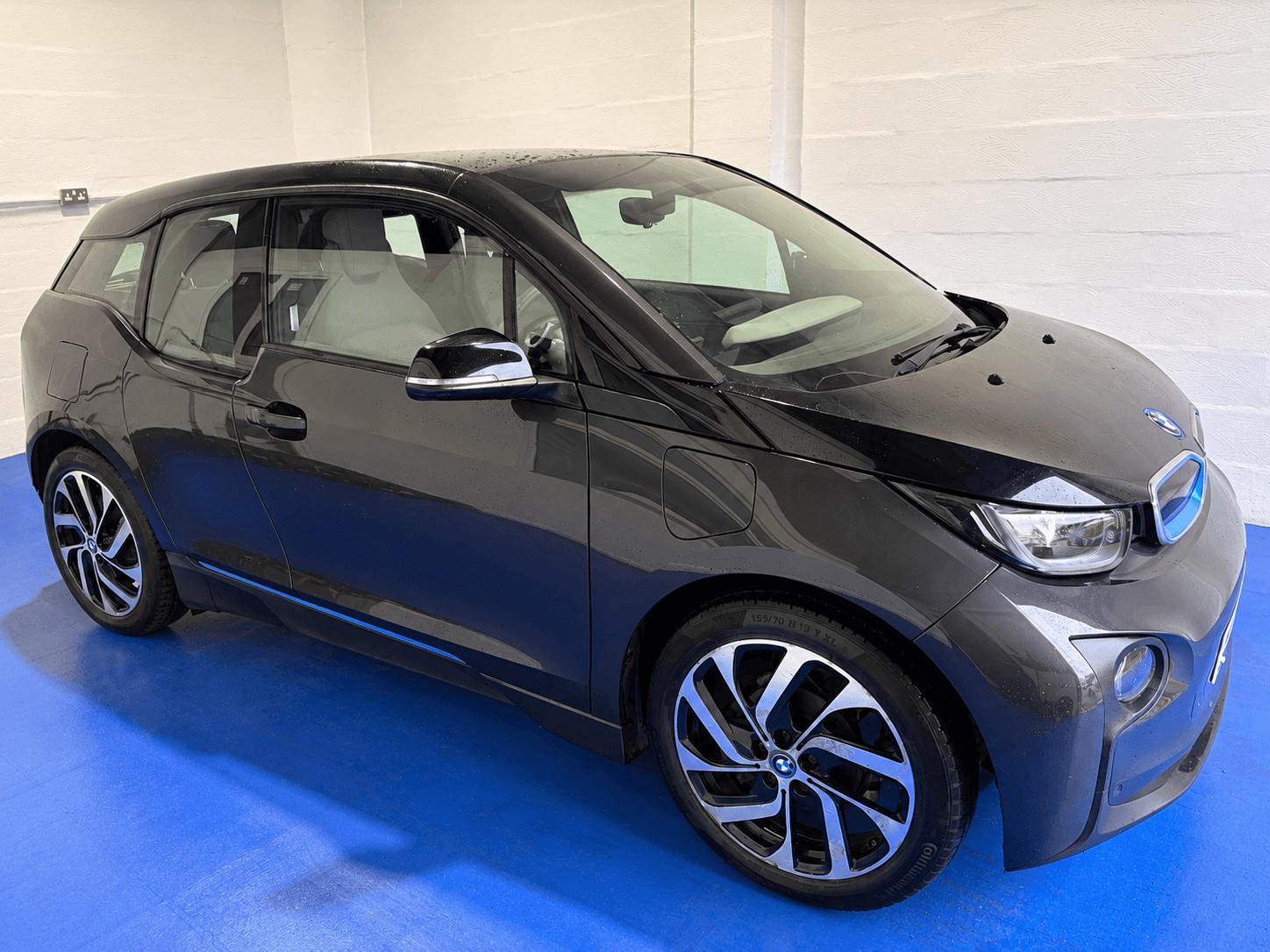 BMW i3 - image 1 of 15