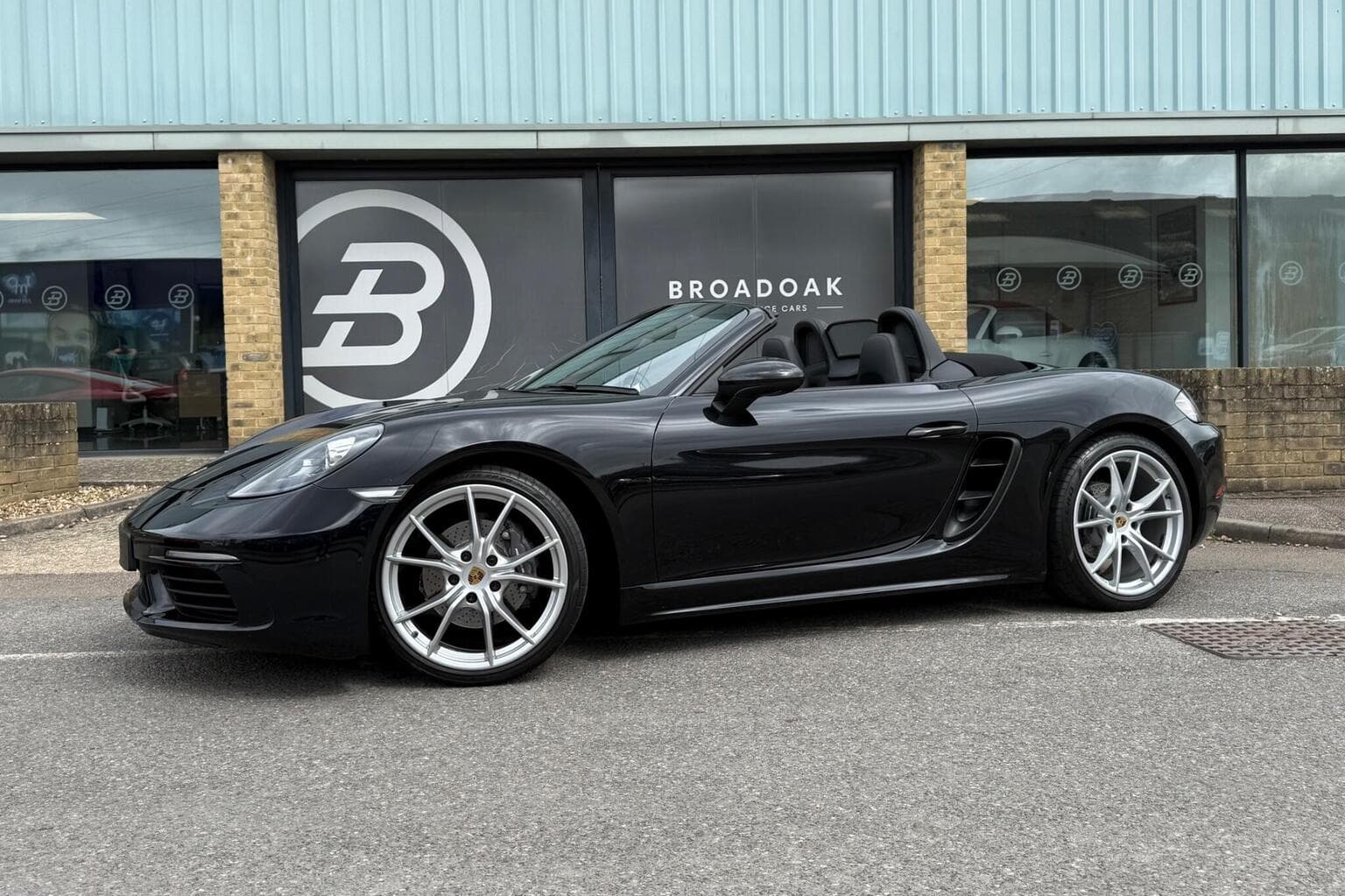 Porsche 718 Boxster - image 1 of 61