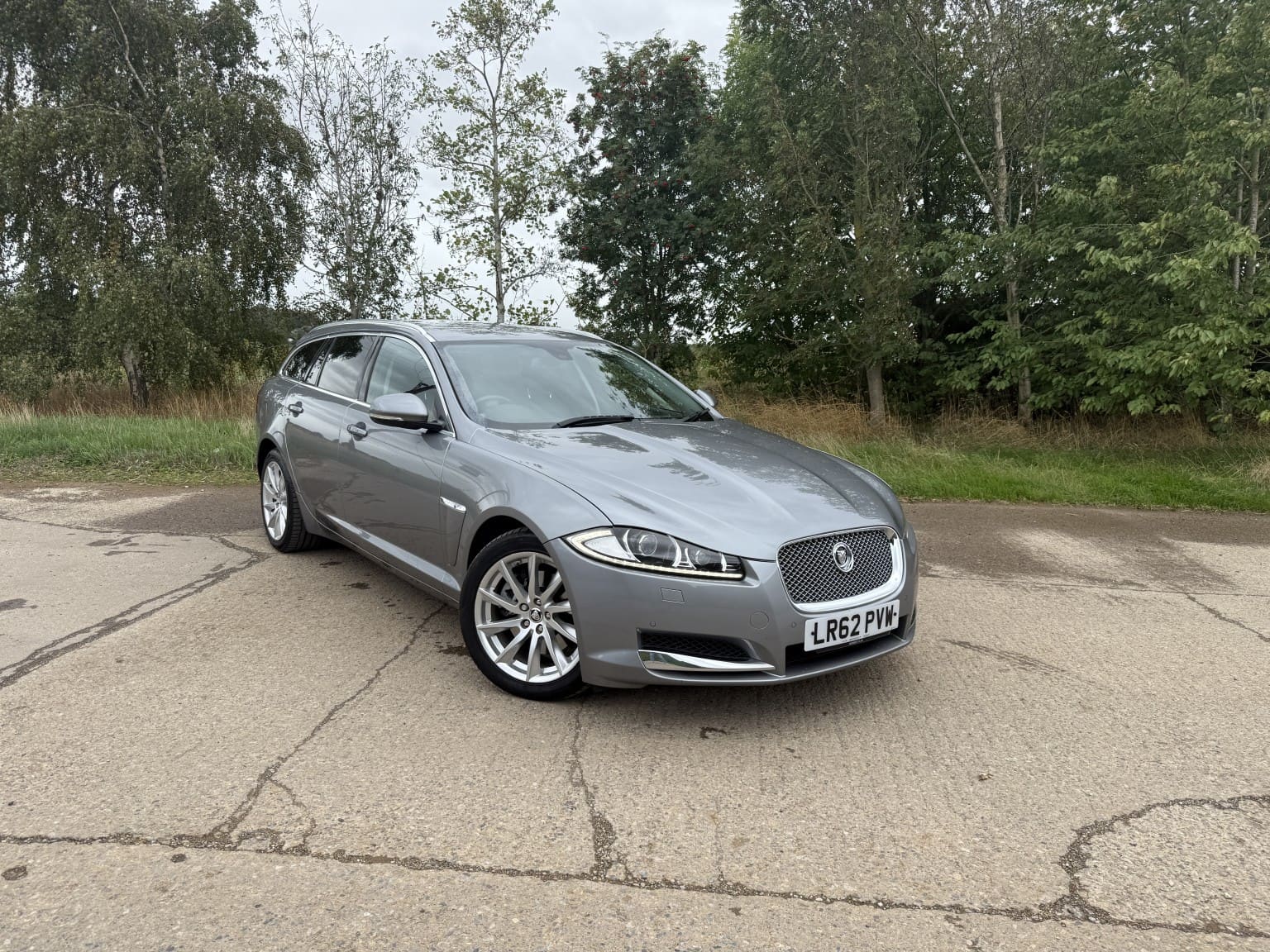 Jaguar XF - image 1 of 29