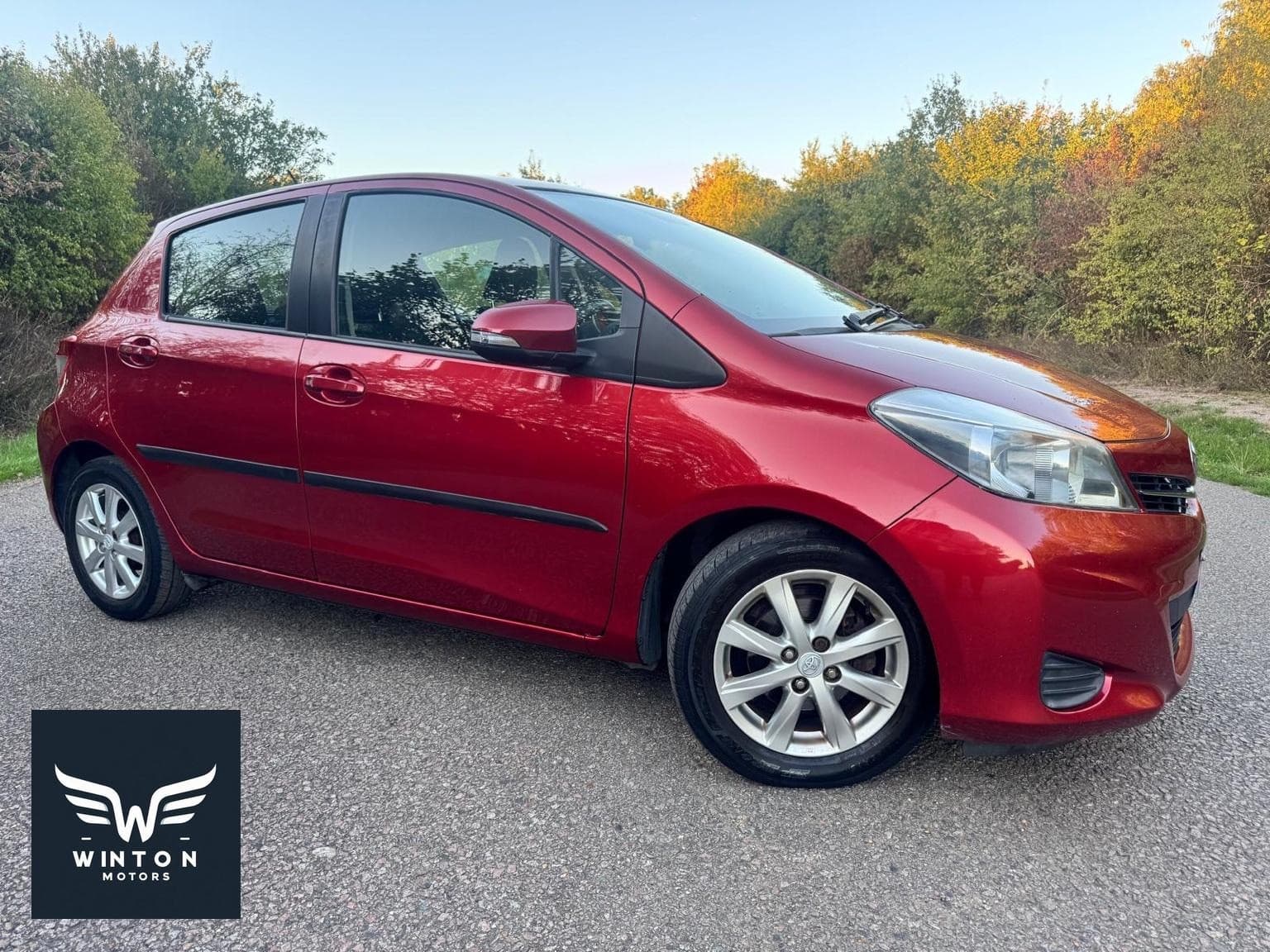 Toyota Yaris - image 1 of 43