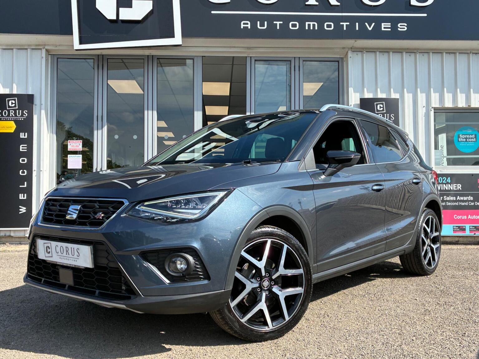 SEAT Arona - image 1 of 42