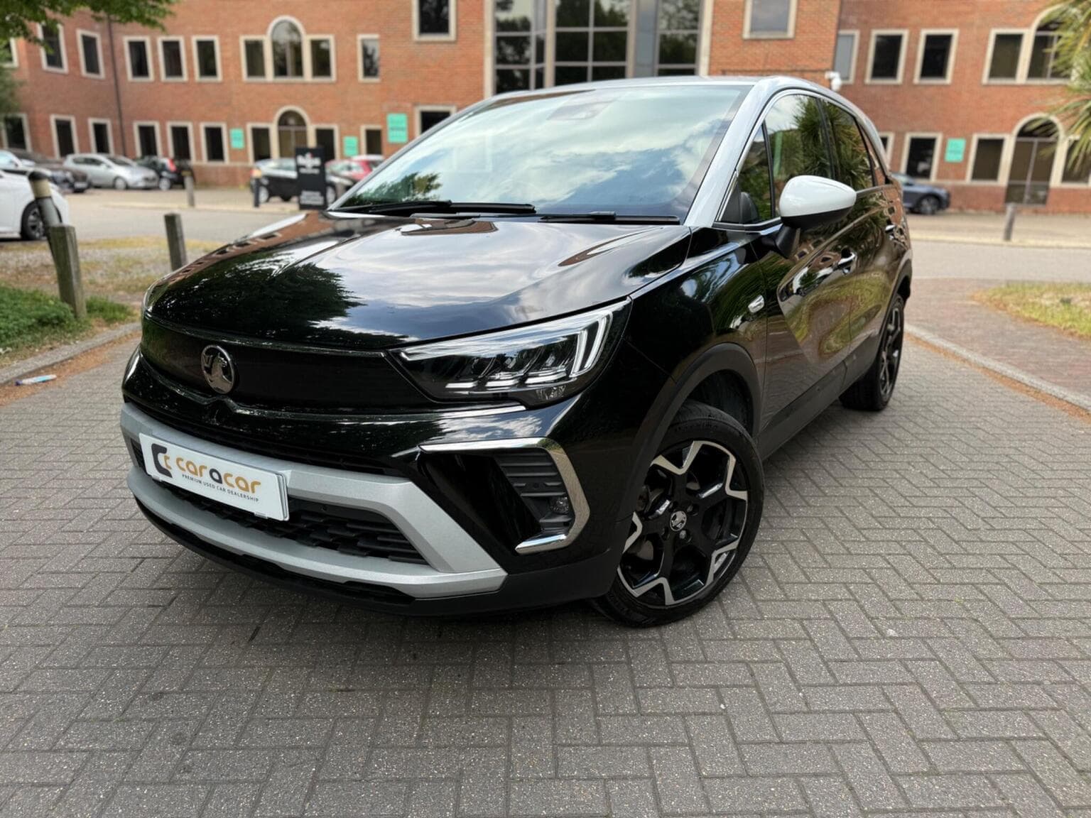 Vauxhall Crossland - image 1 of 51
