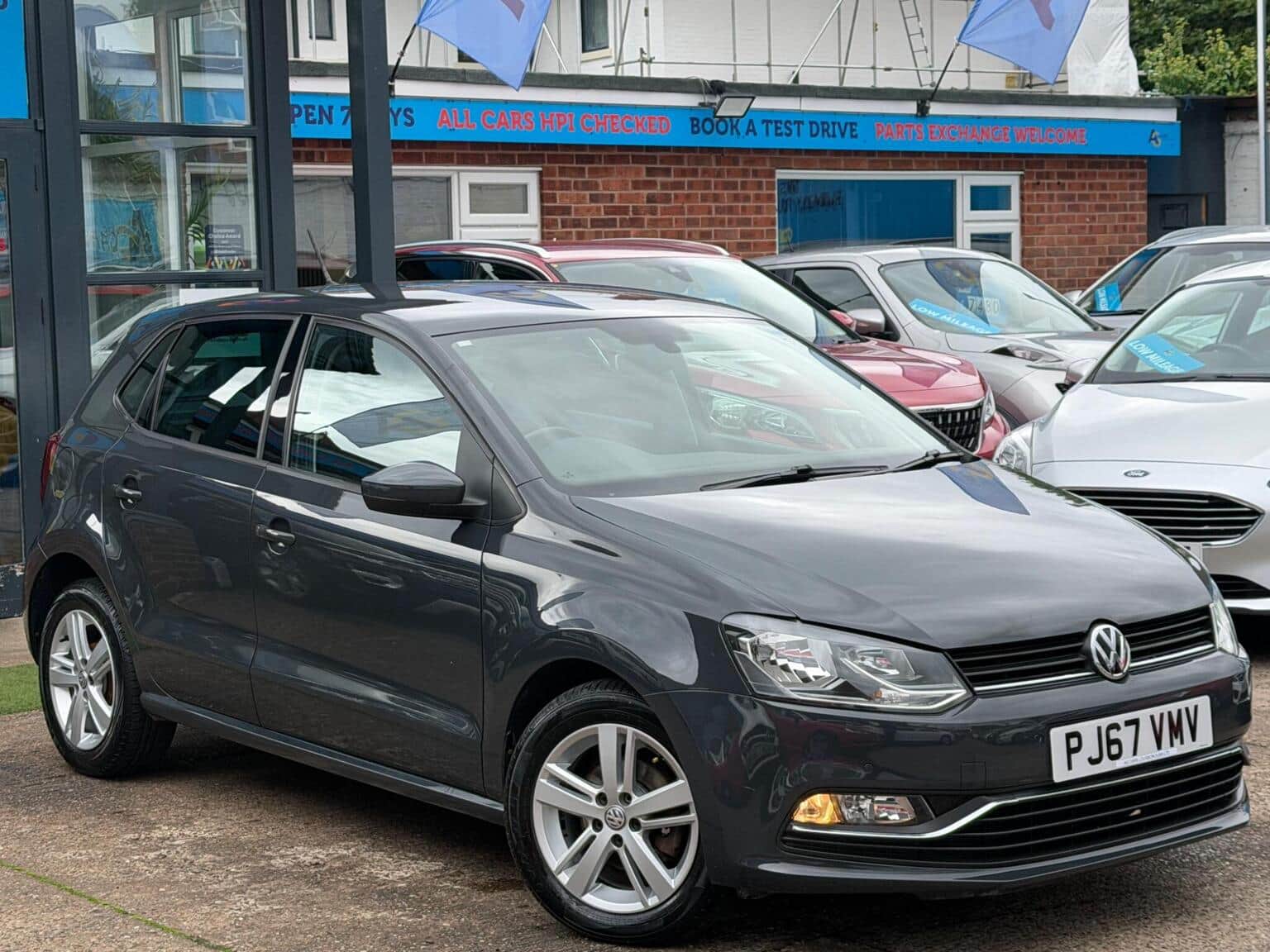 Volkswagen Polo - image 1 of 70