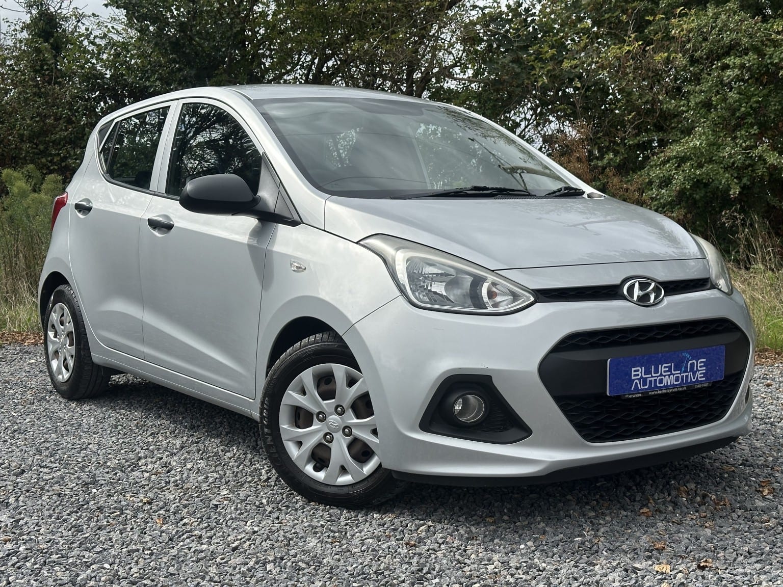 Hyundai i10 - image 1 of 38