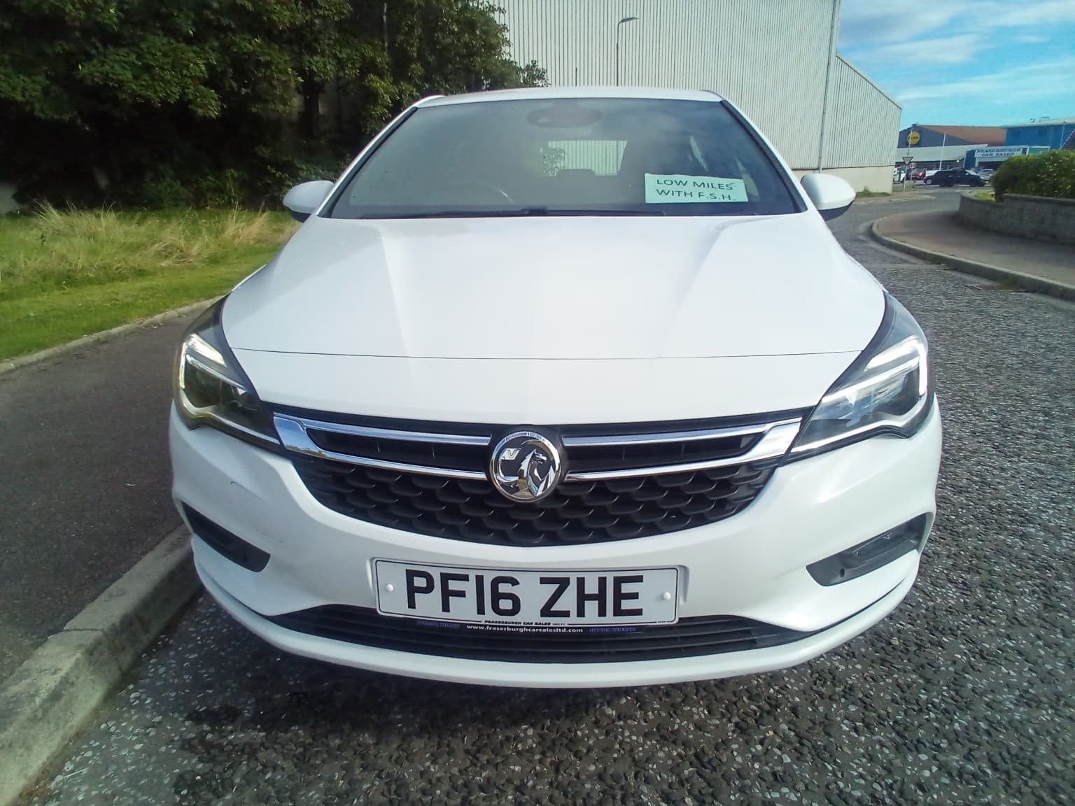 Vauxhall Astra - image 1 of 16