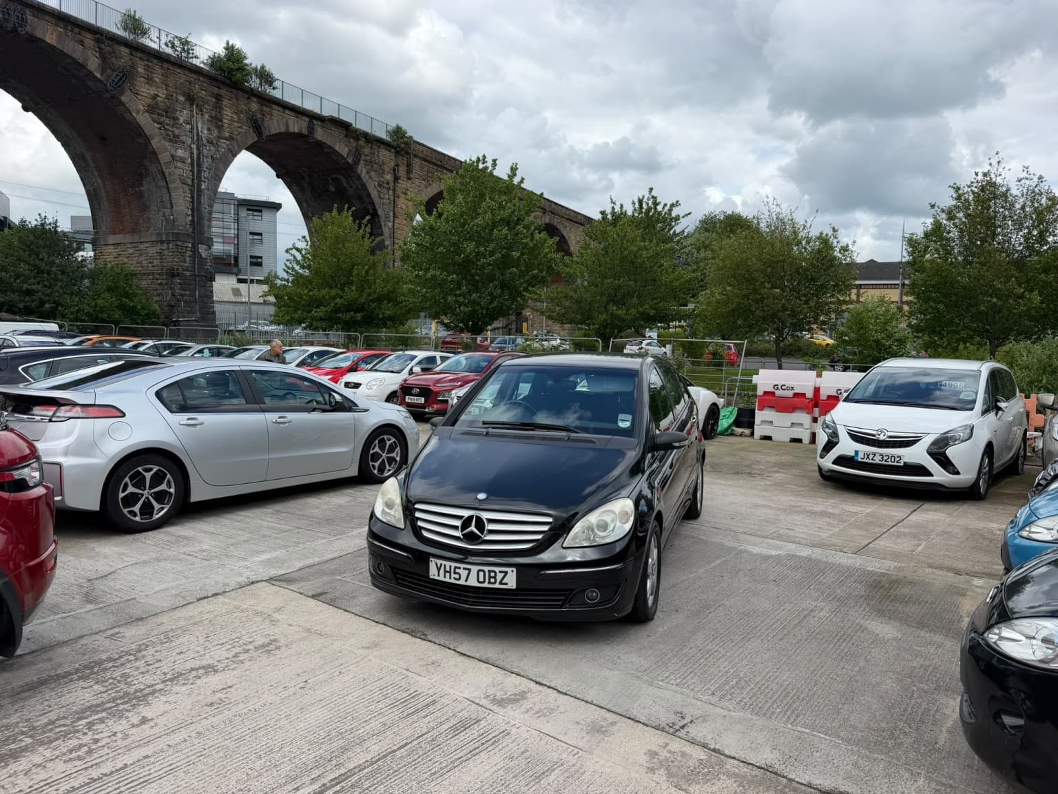 Mercedes-Benz B Class - image 1 of 24