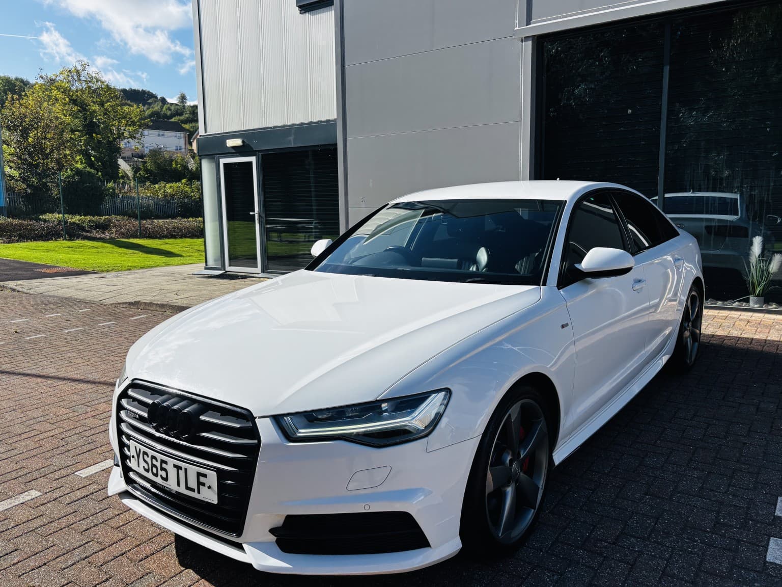 Audi A6 Saloon - image 1 of 60