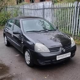 Renault Clio - image 1 of 13