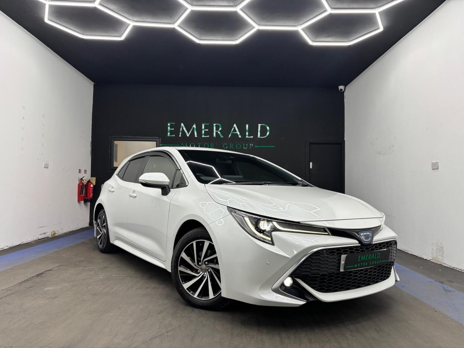 Toyota Corolla - image 1 of 67