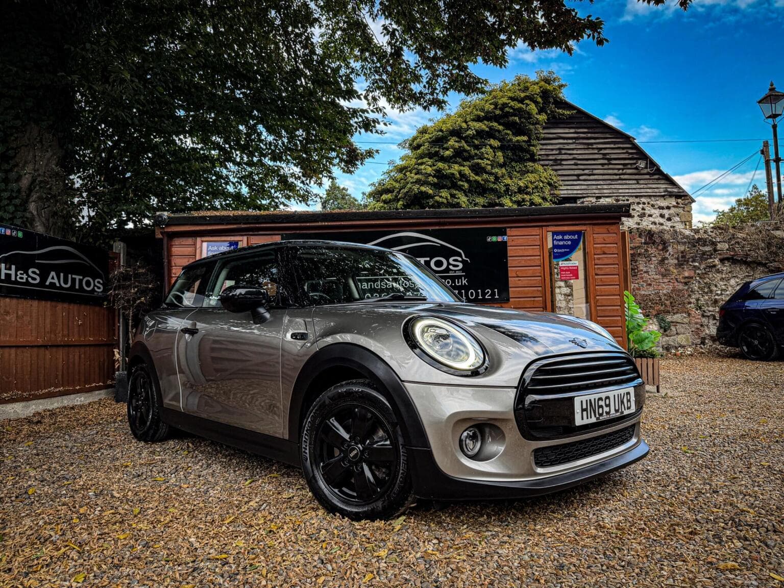 MINI Hatch - image 1 of 39