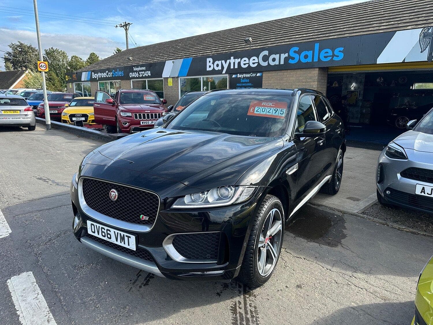 Jaguar F-Pace - image 1 of 17
