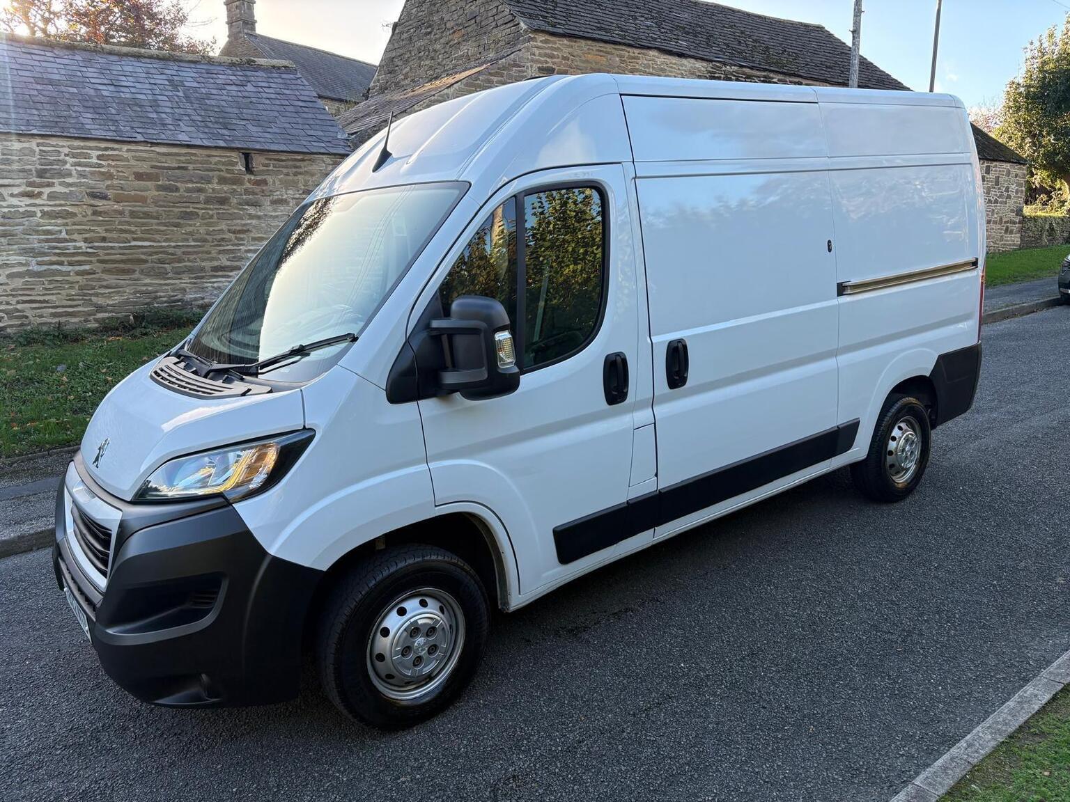 2022 Peugeot Boxer 2.2 BlueHDi 335 Professional L2 H2 Euro in white — photo 1 of 11