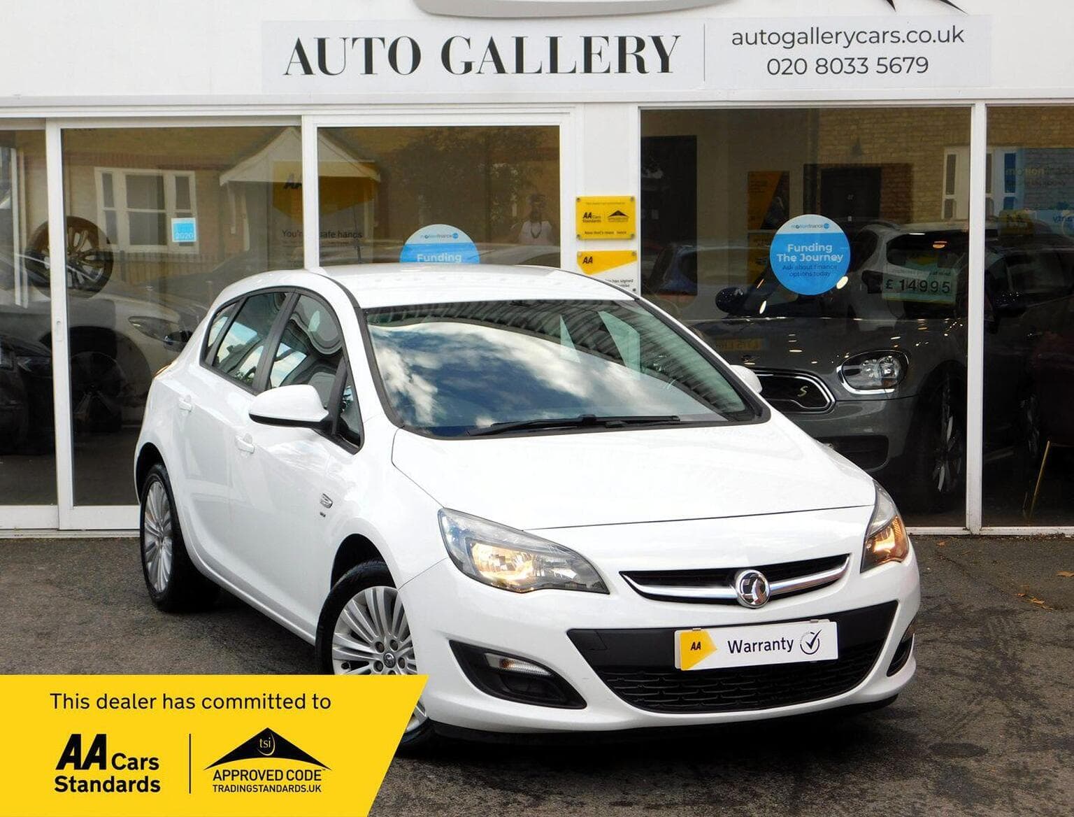 Vauxhall Astra - image 1 of 100