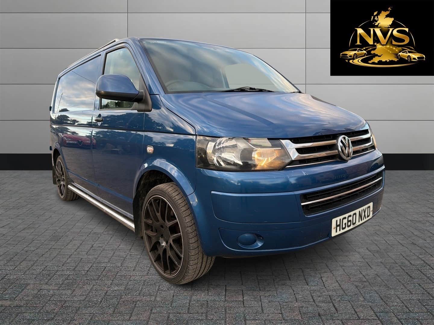 Volkswagen Transporter - image 1 of 13