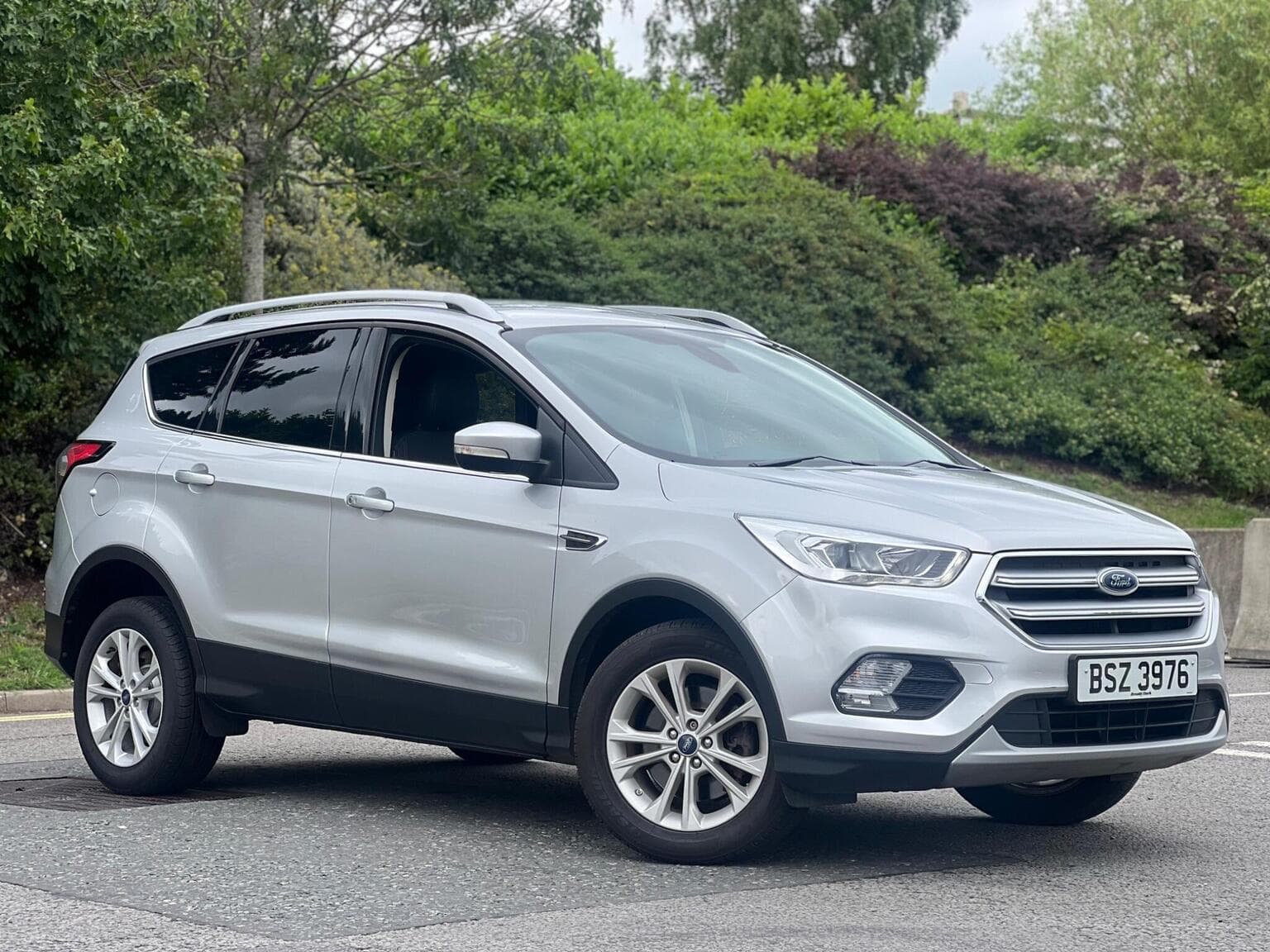 Ford Kuga - image 1 of 46