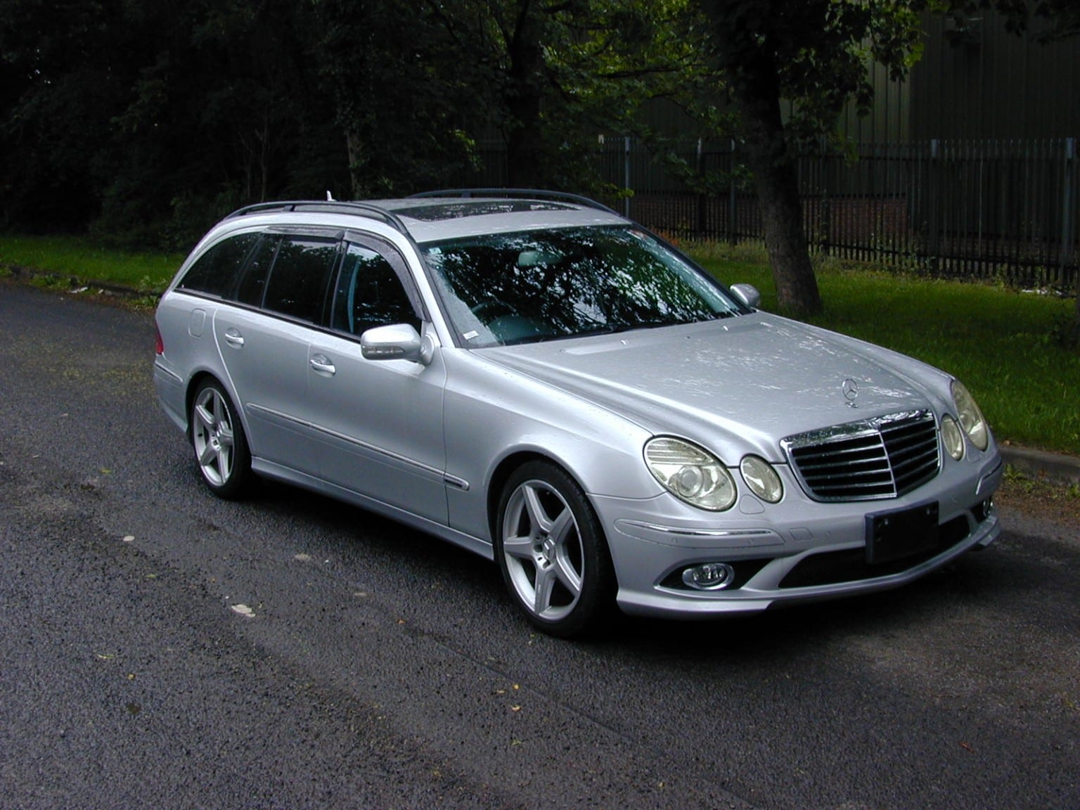 Mercedes-Benz E Class - image 1 of 21