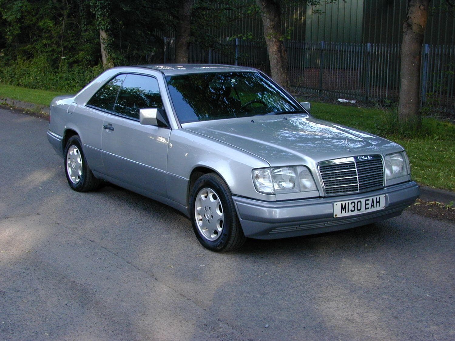 Mercedes-Benz 220 - image 1 of 71