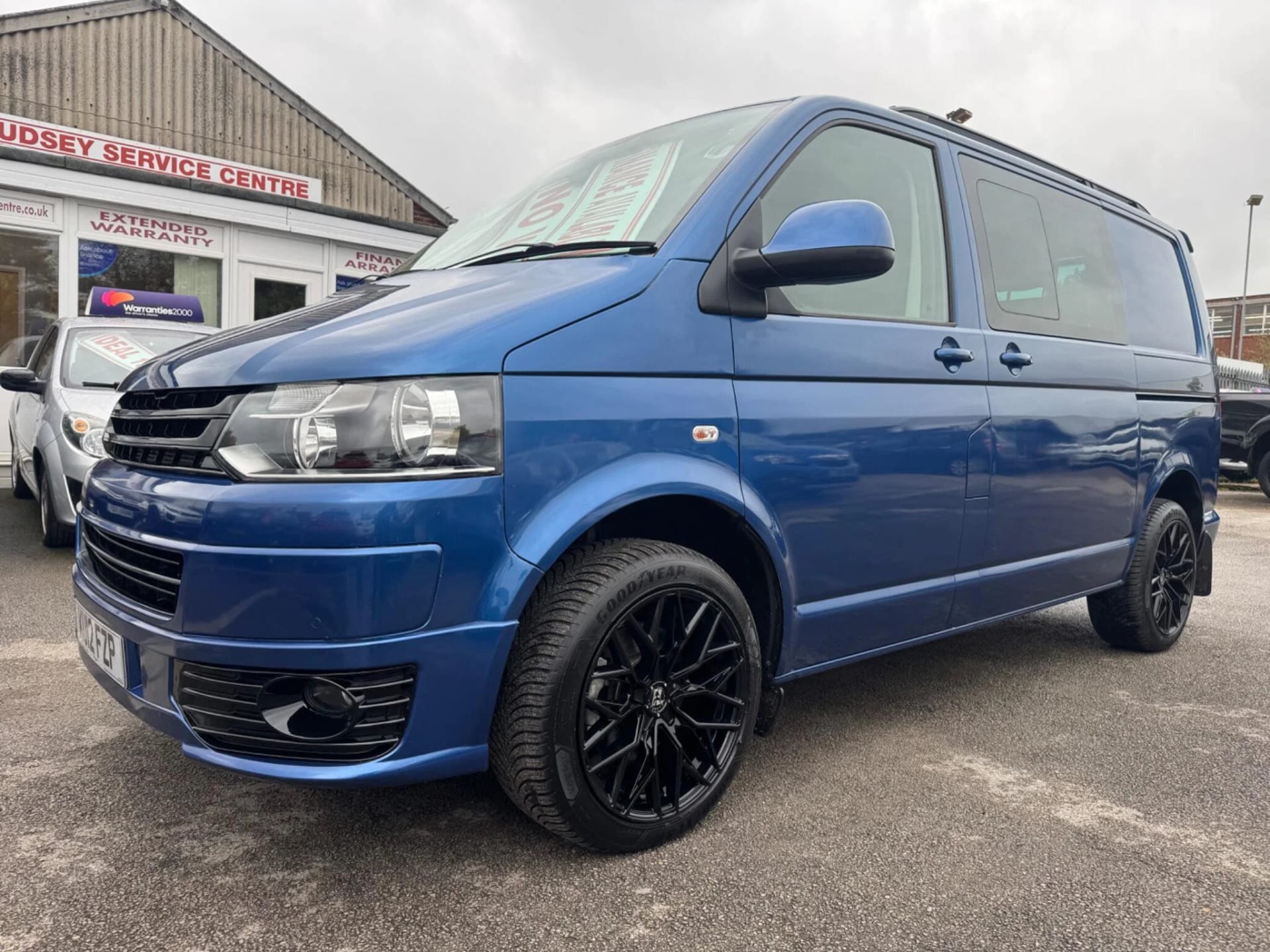2012 Volkswagen Transporter 2.0 TDI T32 Kombi 4dr Diesel Manual in blue — photo 1 of 64