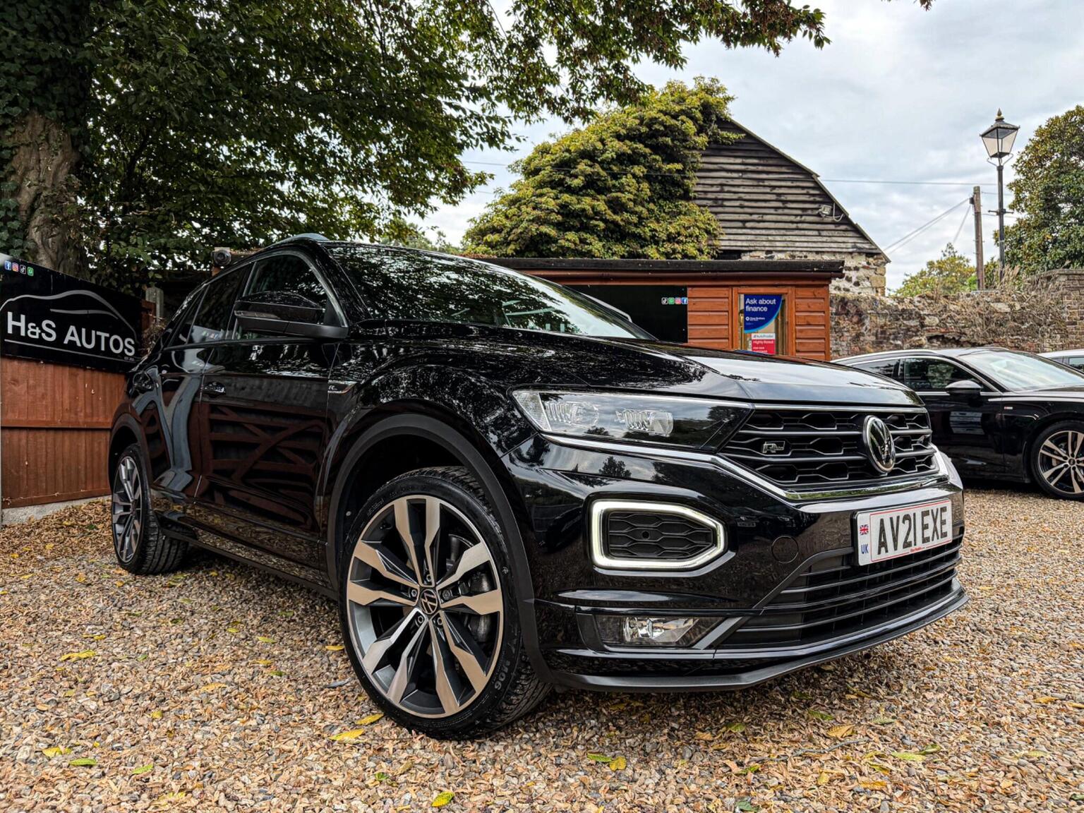 Volkswagen T-Roc - image 1 of 40