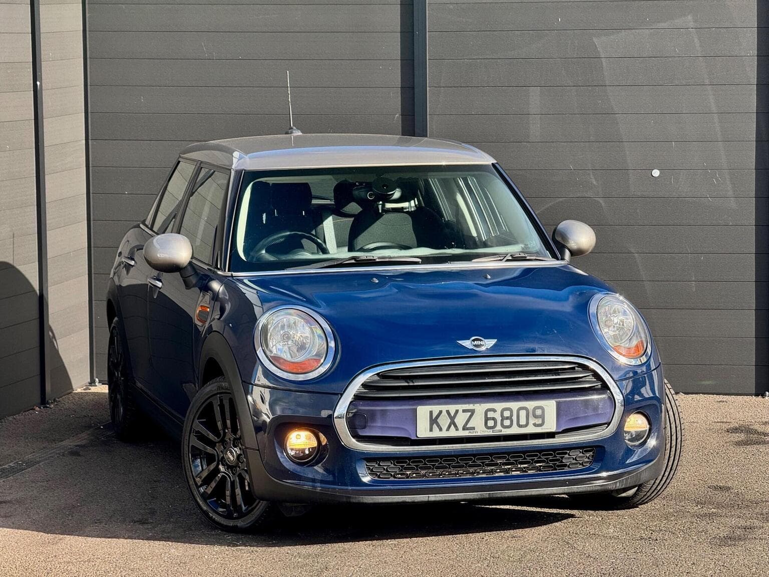 MINI Hatch - image 1 of 66