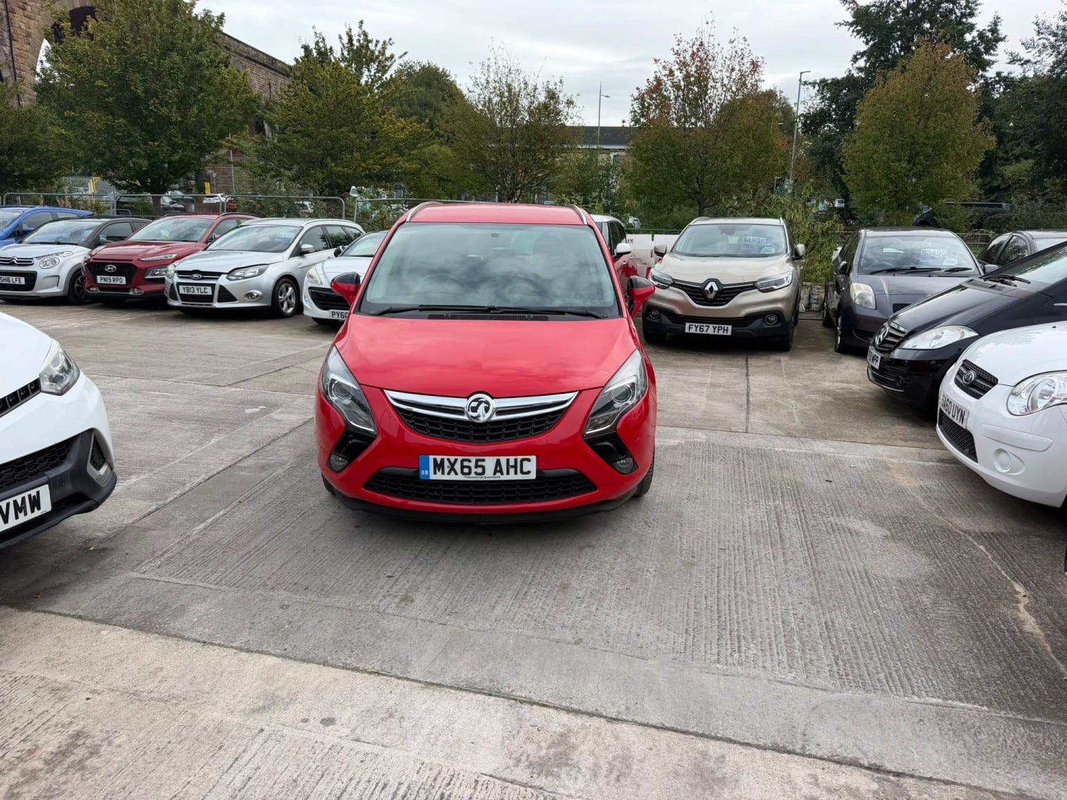 Vauxhall Zafira Tourer - image 1 of 19