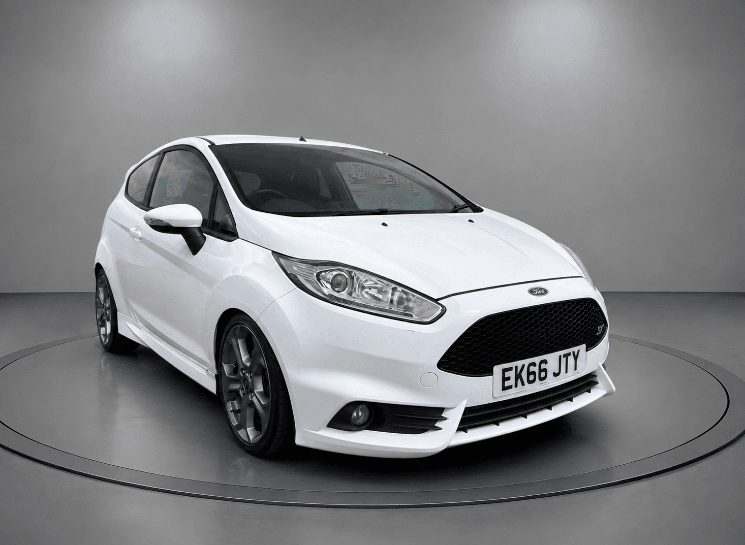 FORD FIESTA - image 1 of 11