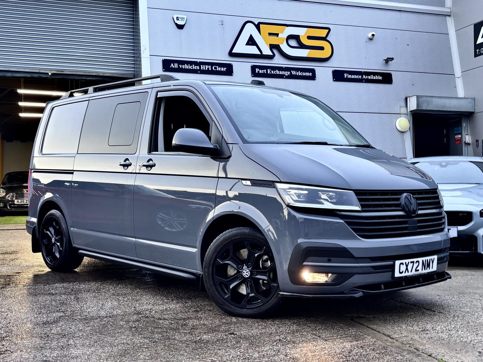 Volkswagen Transporter - image 1 of 59