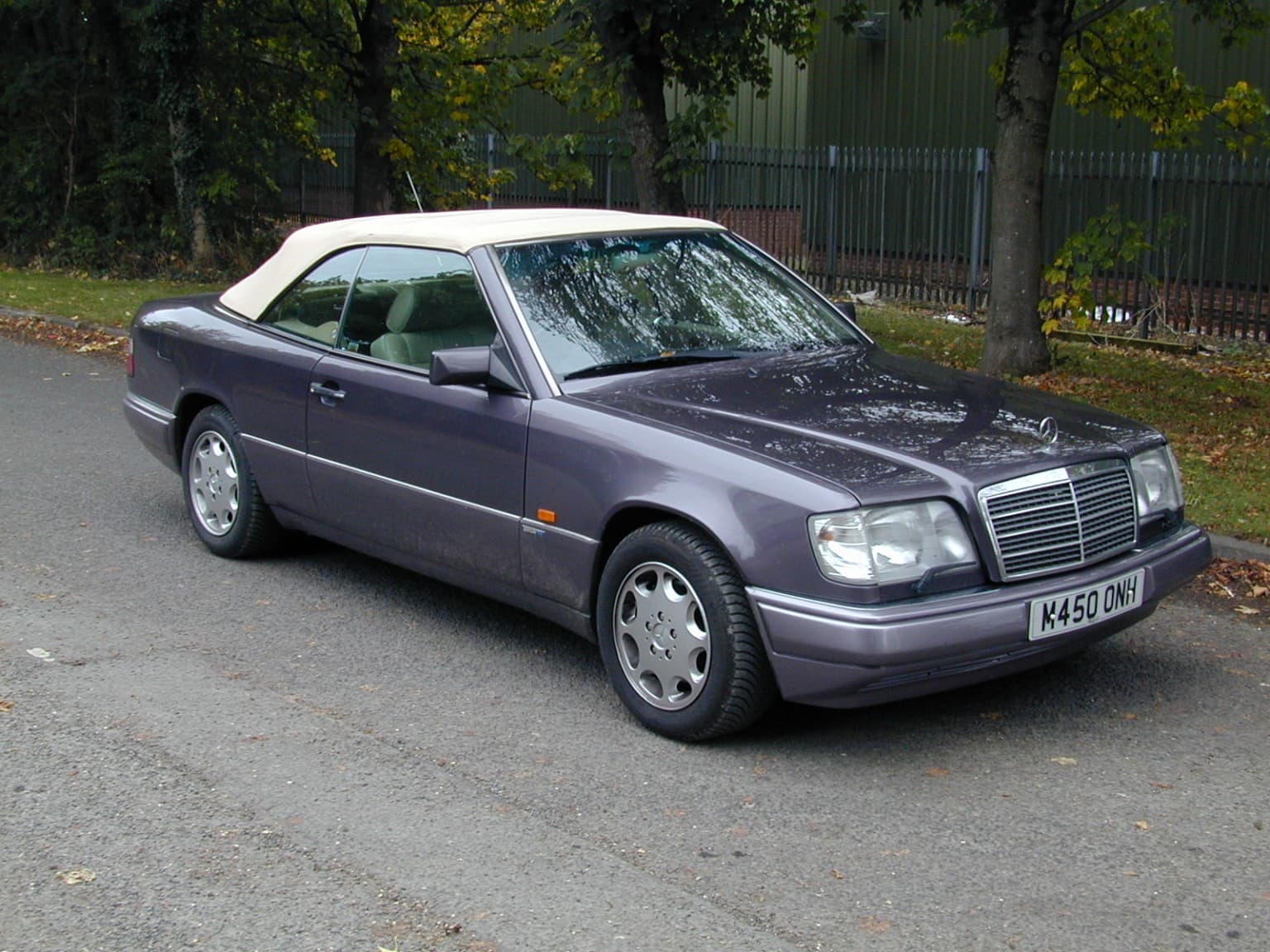 Mercedes-Benz 320 - image 1 of 34
