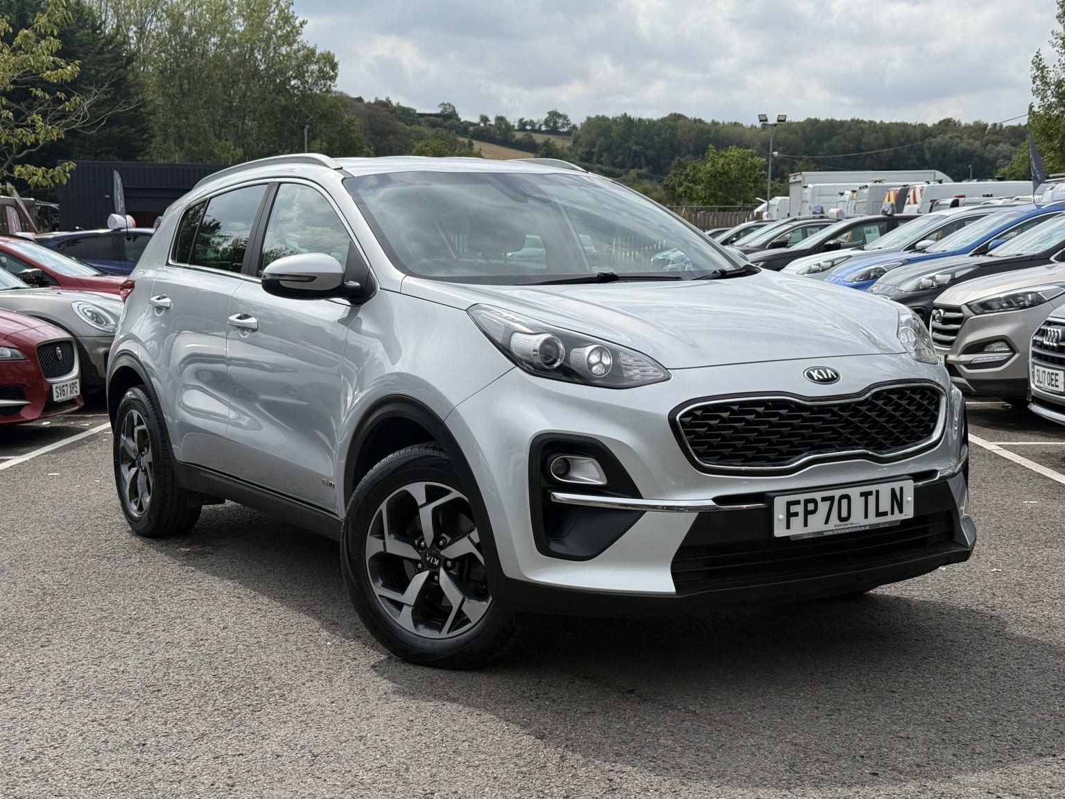 Kia Sportage - image 1 of 57
