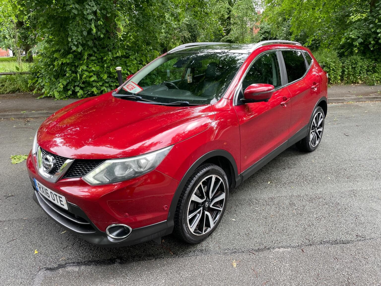 Nissan Qashqai - image 1 of 32