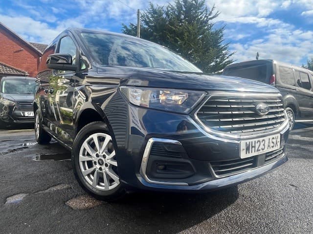 Ford Tourneo Connect - image 1 of 20
