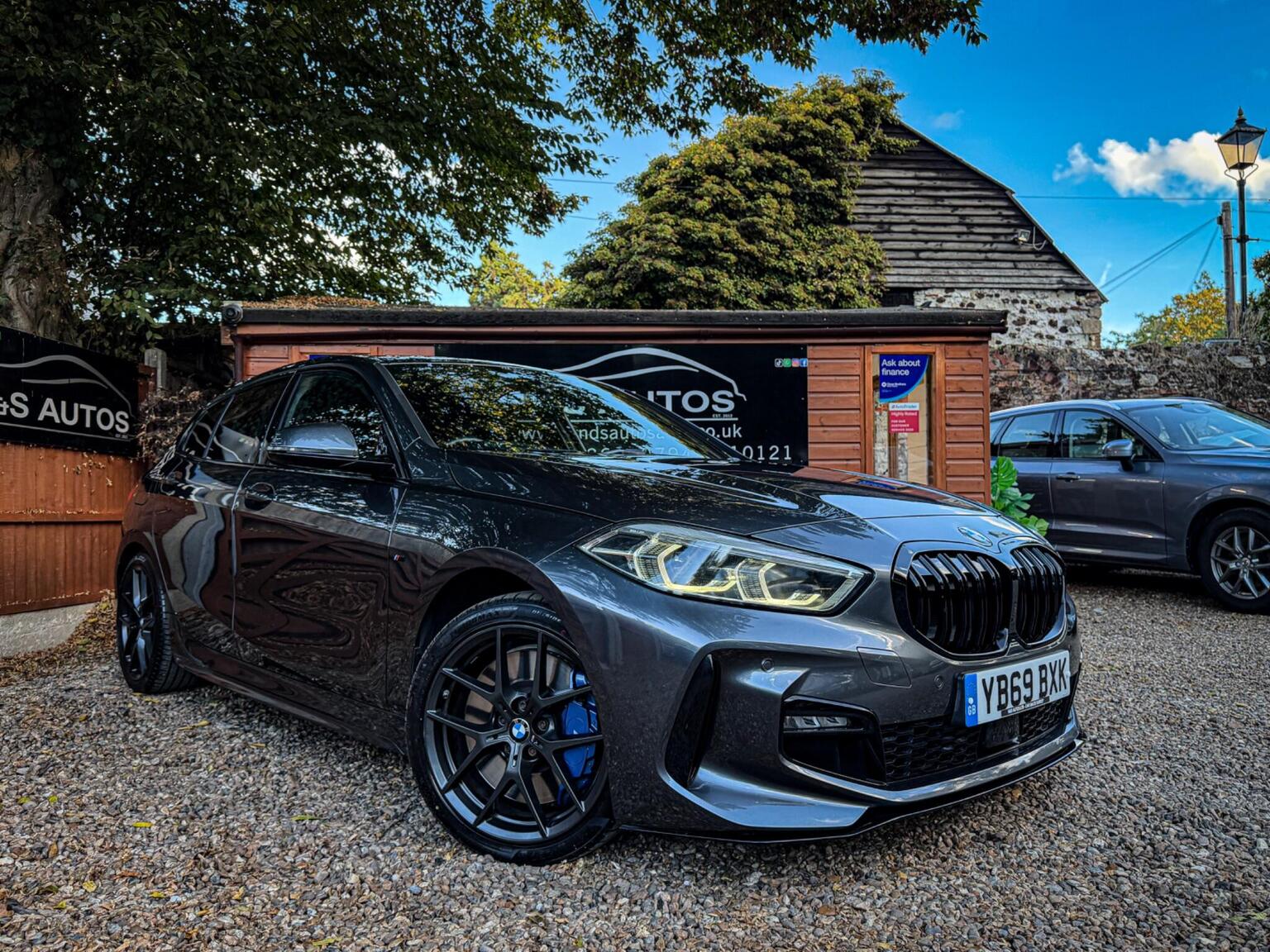BMW 1 Series - image 1 of 45
