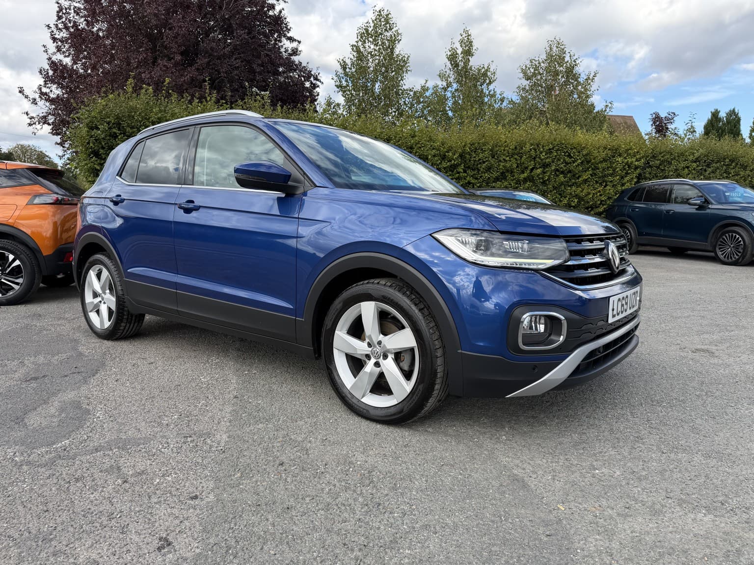 Volkswagen T-Cross - image 1 of 40