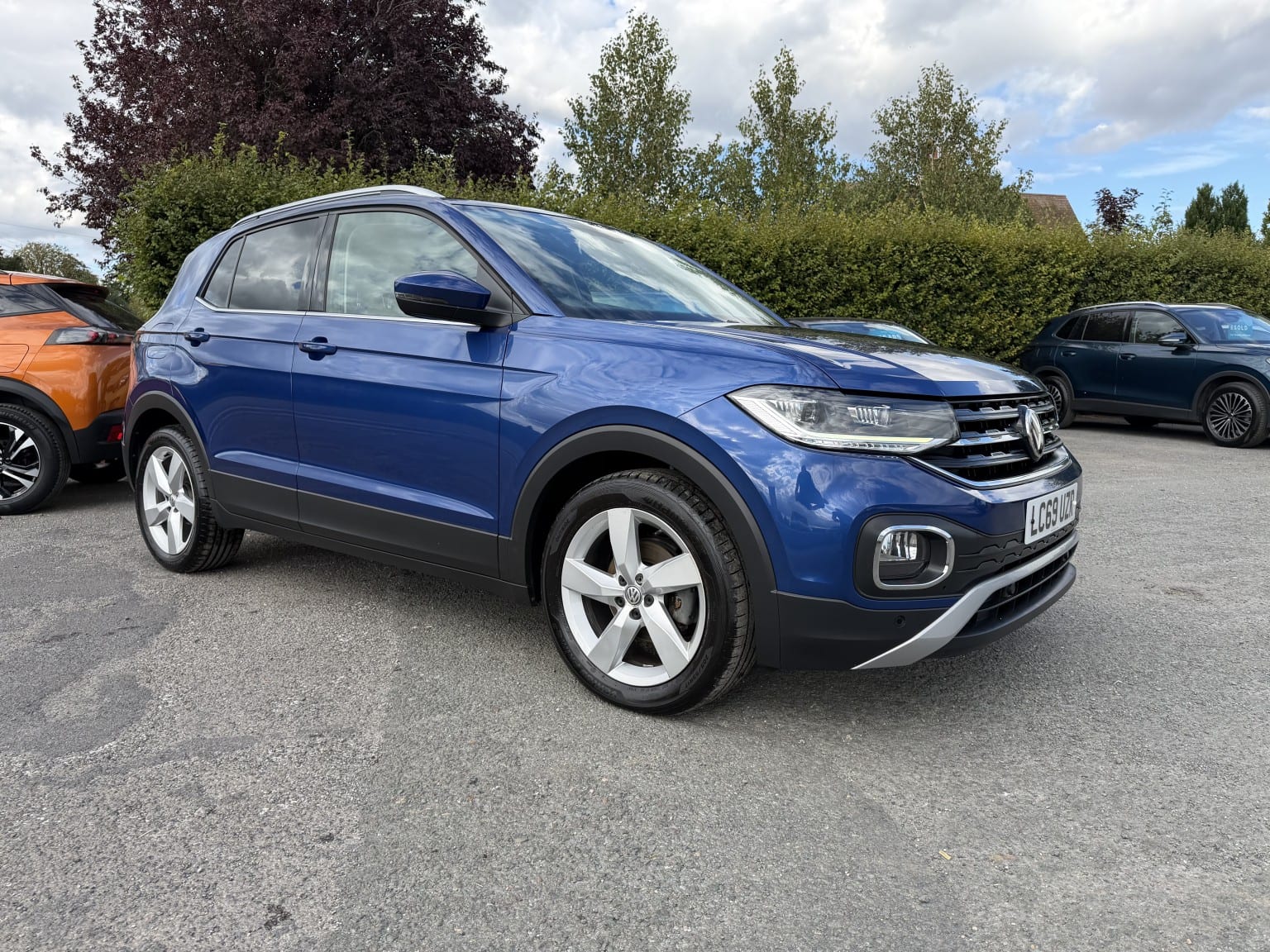 Volkswagen T-Cross - image 1 of 40