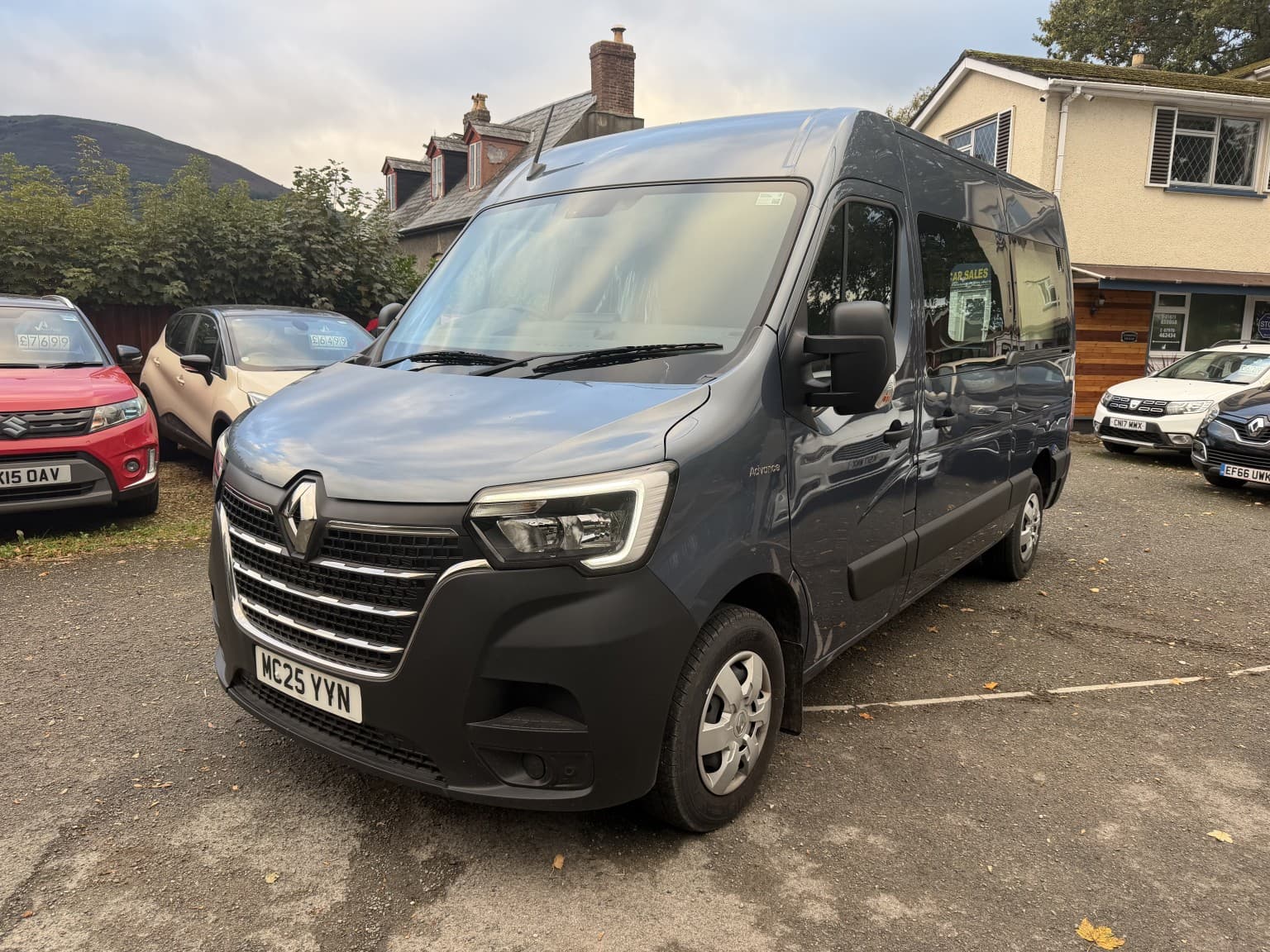 Renault Master - image 1 of 6