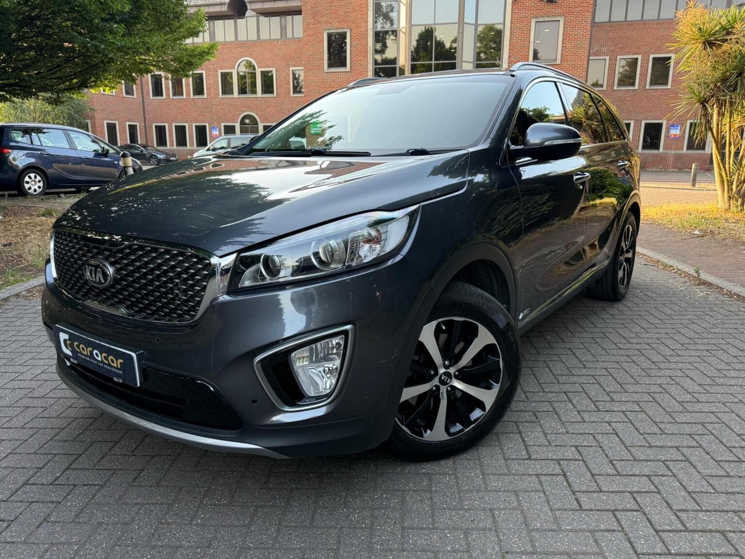 Kia Sorento - image 1 of 71