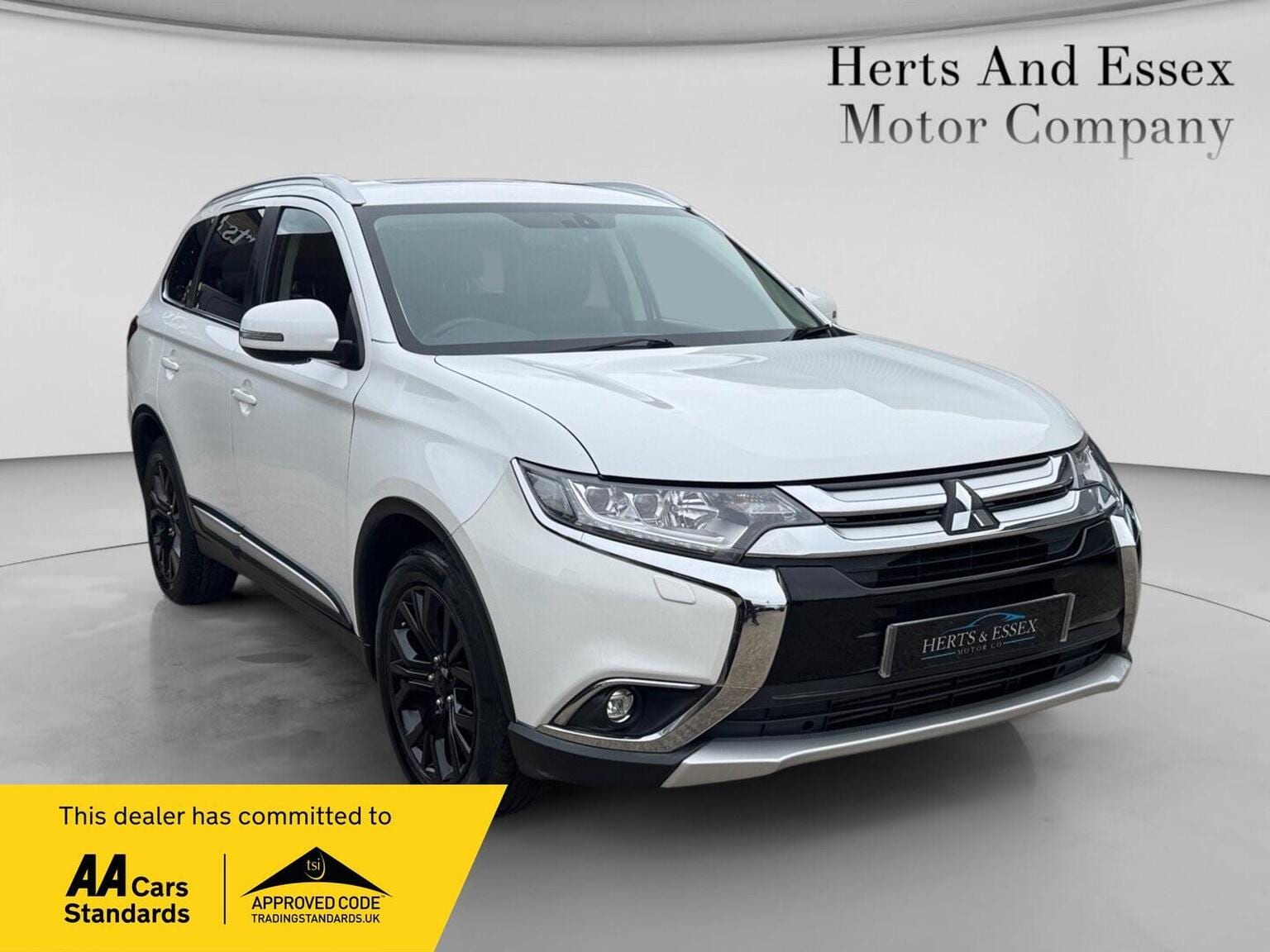 Mitsubishi Outlander - image 1 of 46