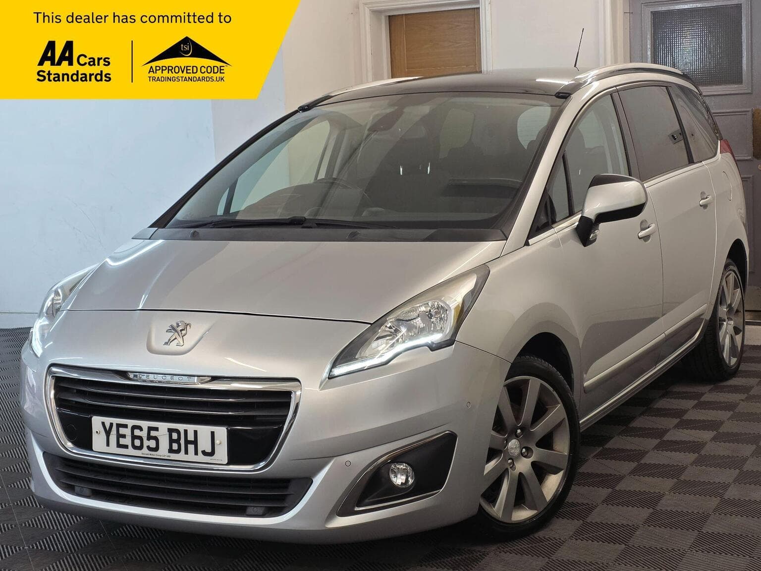 Peugeot 5008 - image 1 of 6