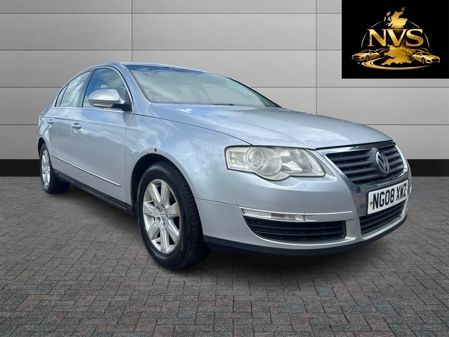 Volkswagen Passat - image 1 of 12