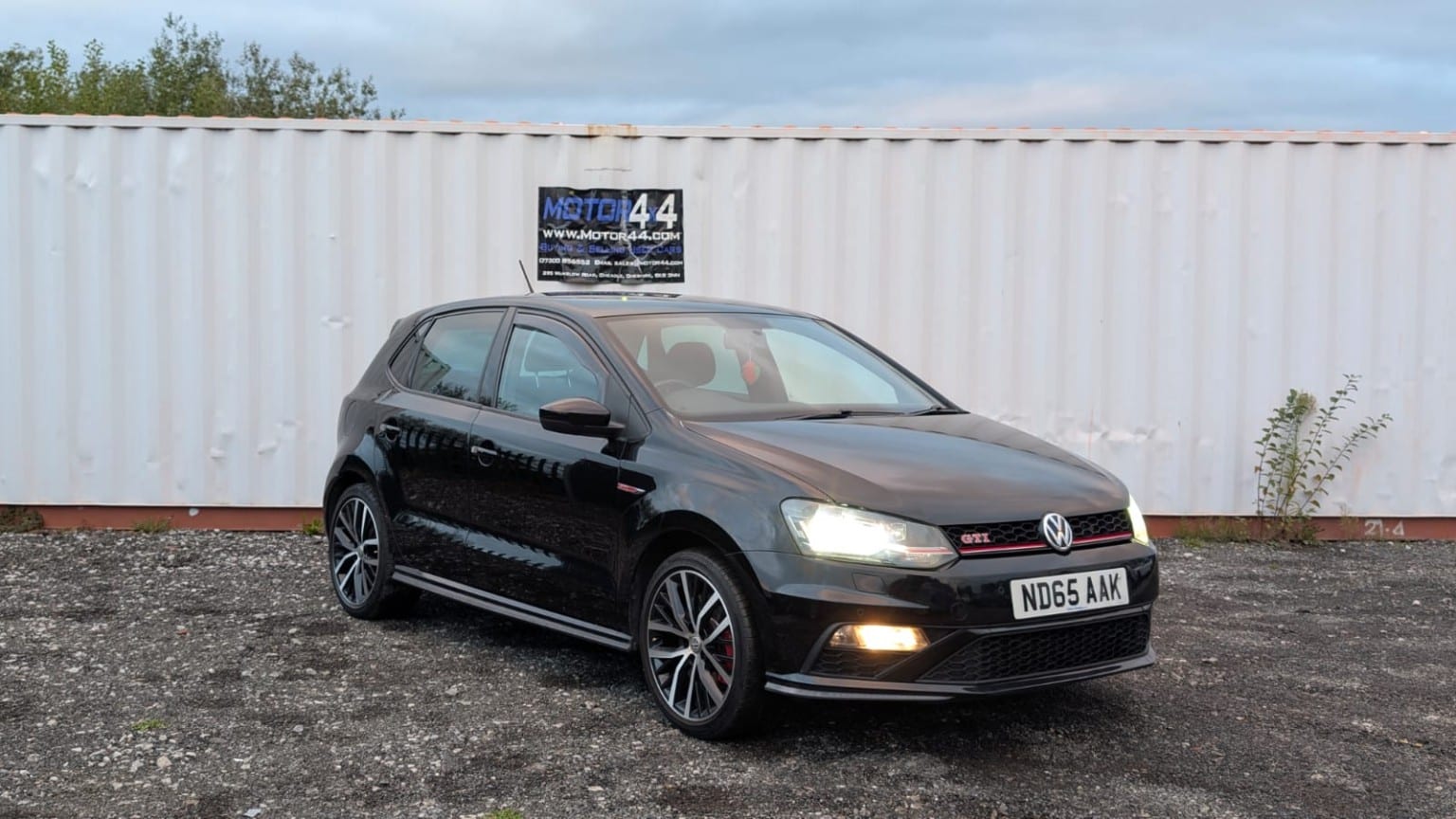 Volkswagen Polo - image 1 of 51
