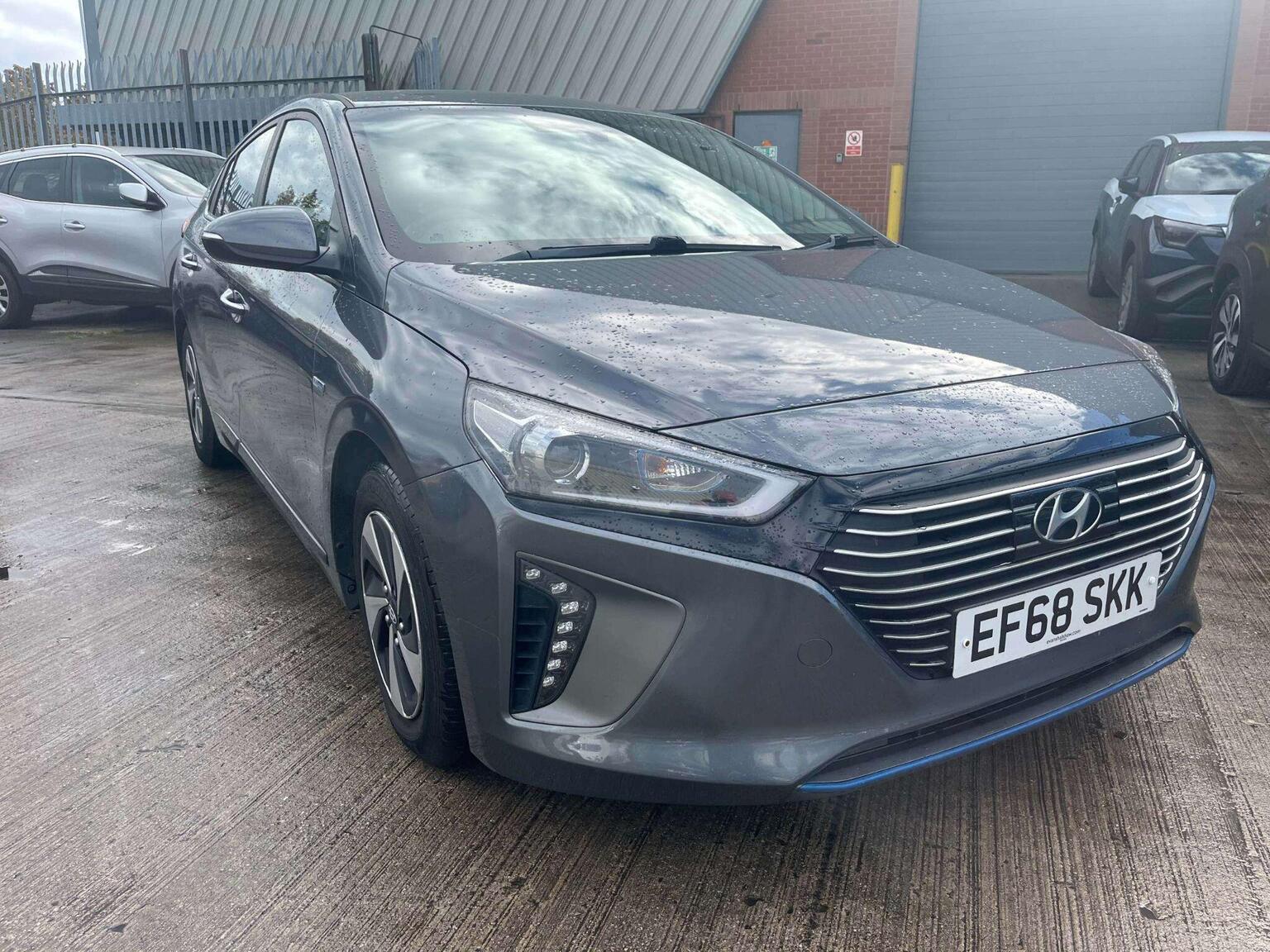 Hyundai Ioniq - image 1 of 14
