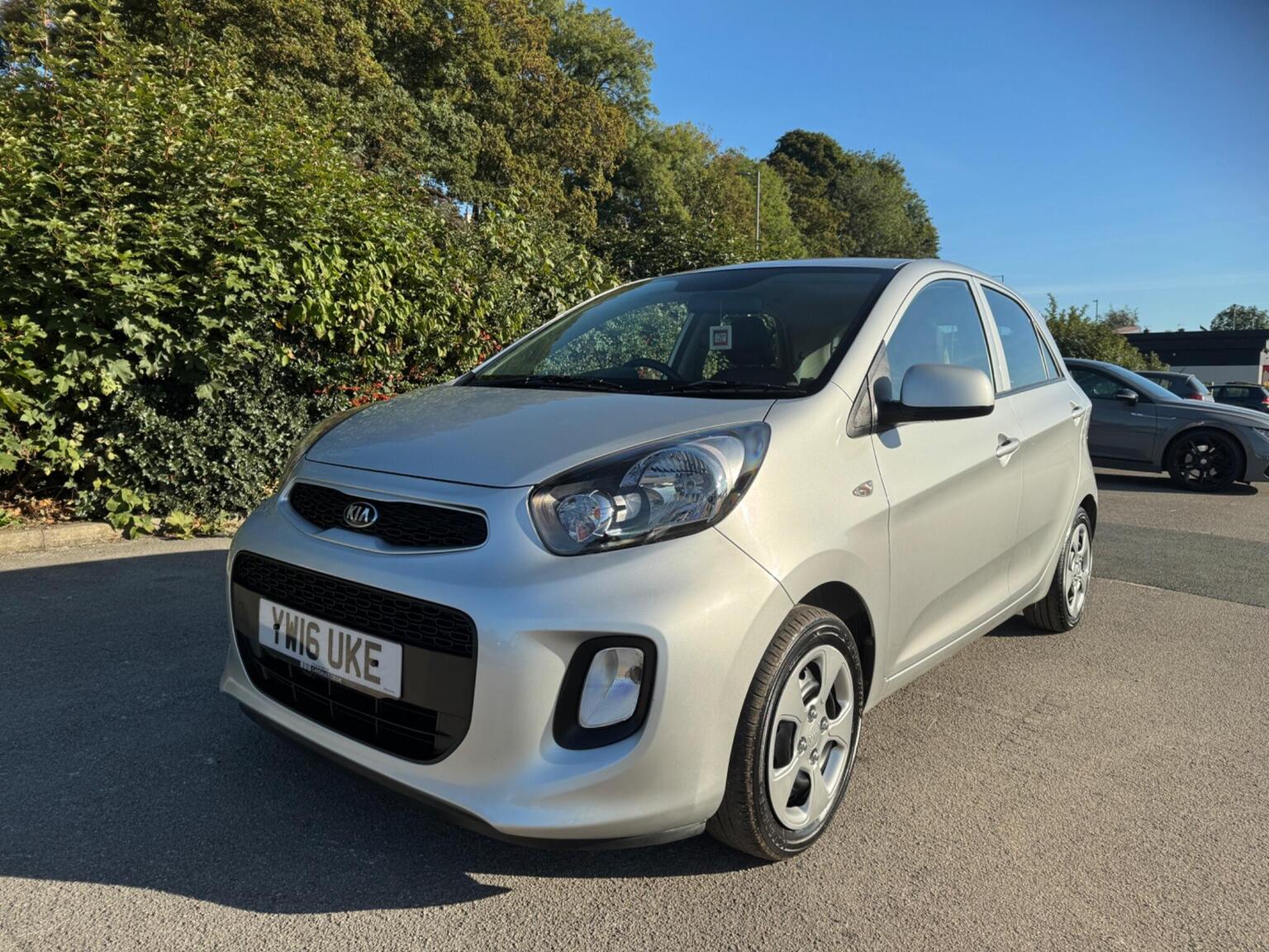 Kia Picanto - image 1 of 45