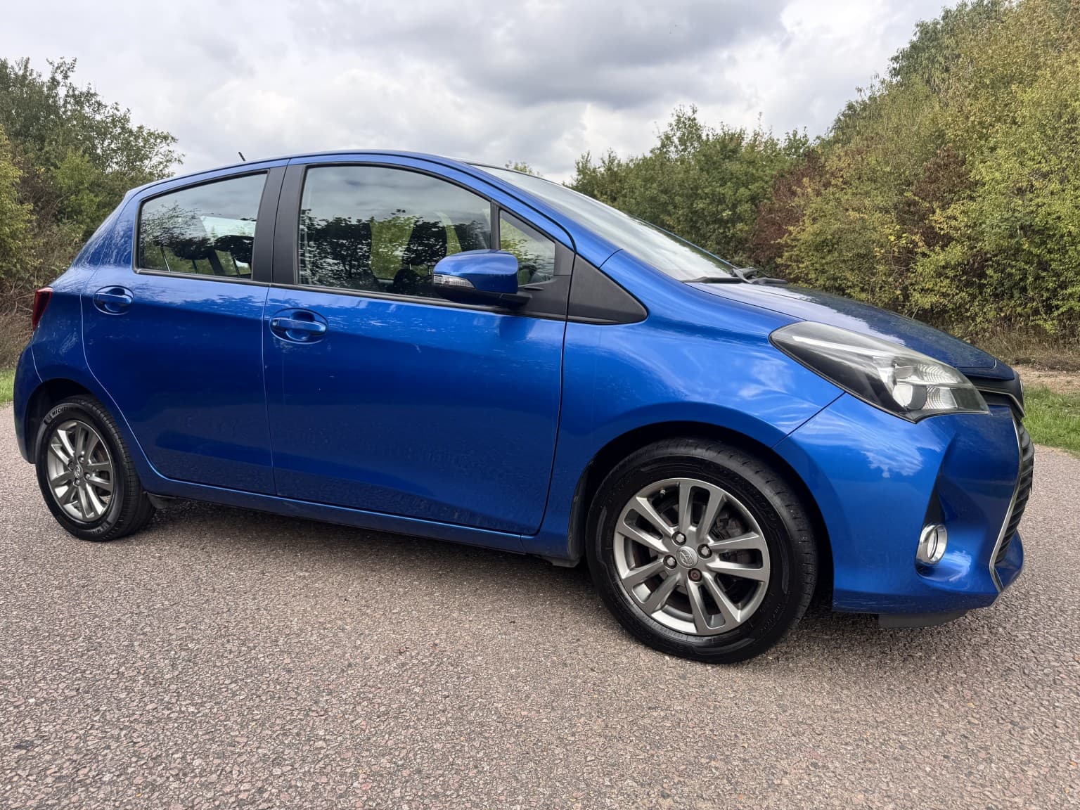 Toyota Yaris - image 1 of 36