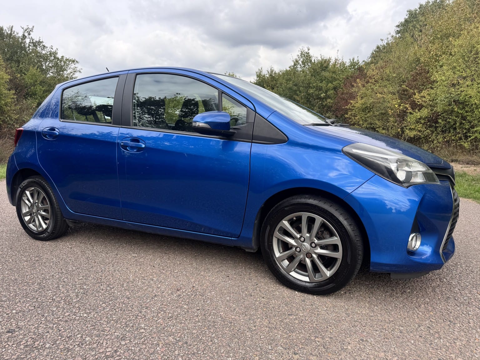 Toyota Yaris - image 1 of 36