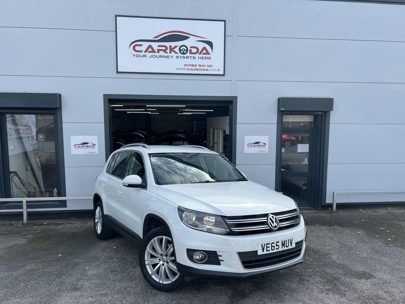 Volkswagen Tiguan - image 1 of 48