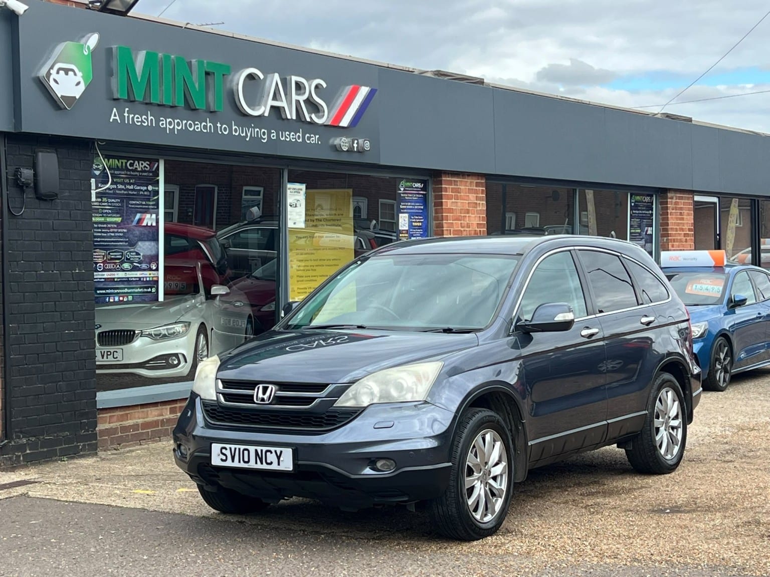 Honda CR-V - image 1 of 40