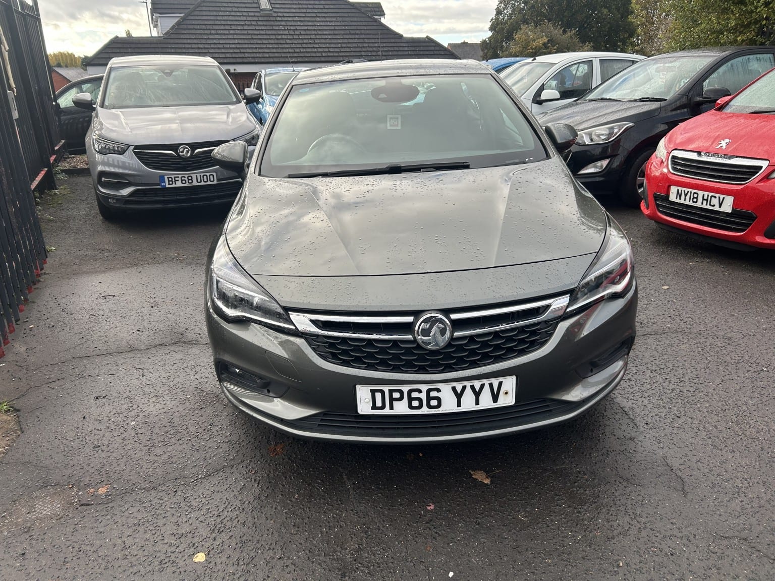 Vauxhall Astra - image 1 of 51