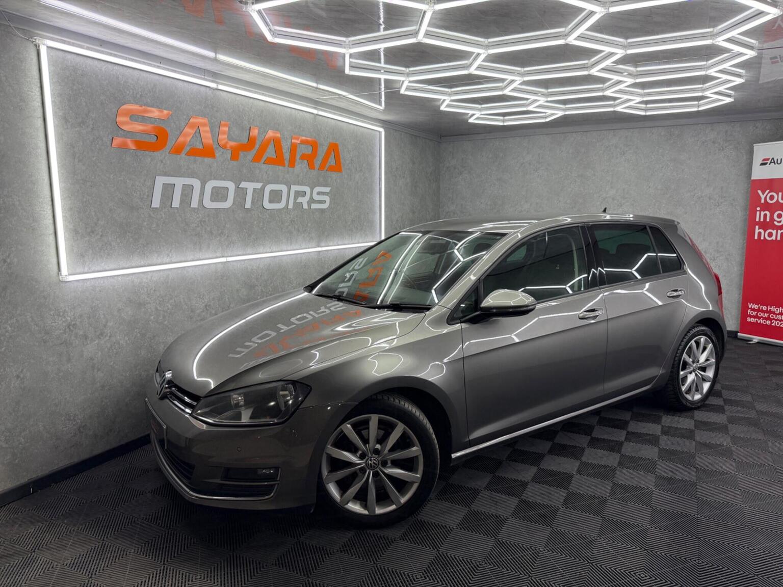 Volkswagen Golf - image 1 of 39